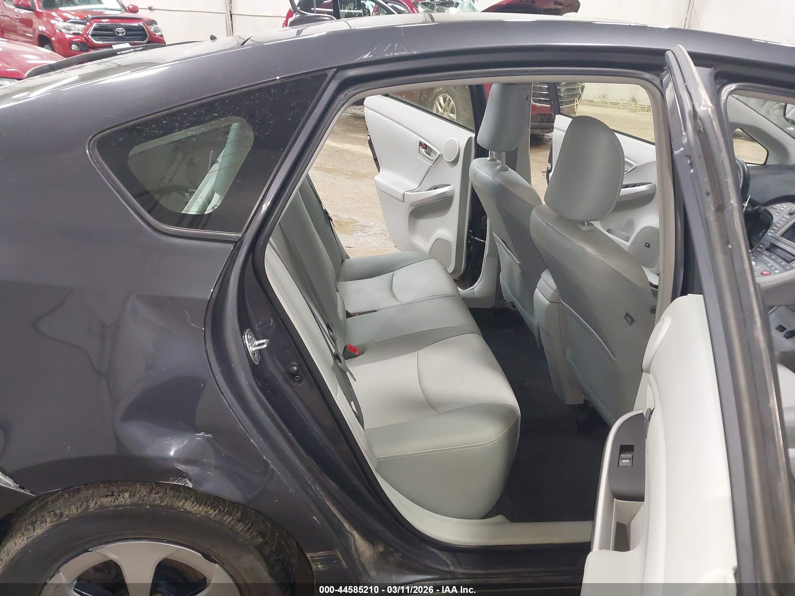 TOYOTA PRIUS image 8