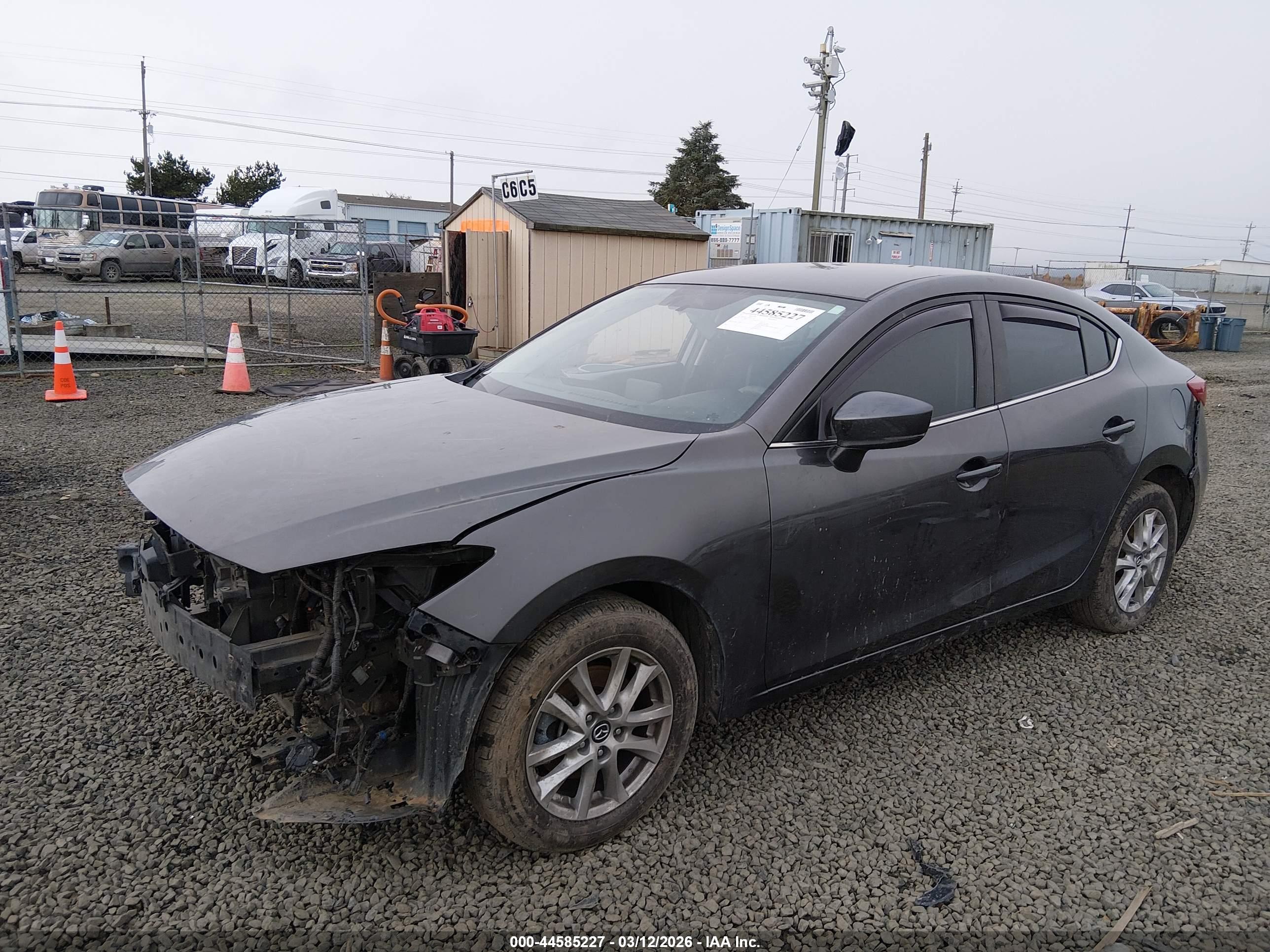 MAZDA MAZDA3 image 2