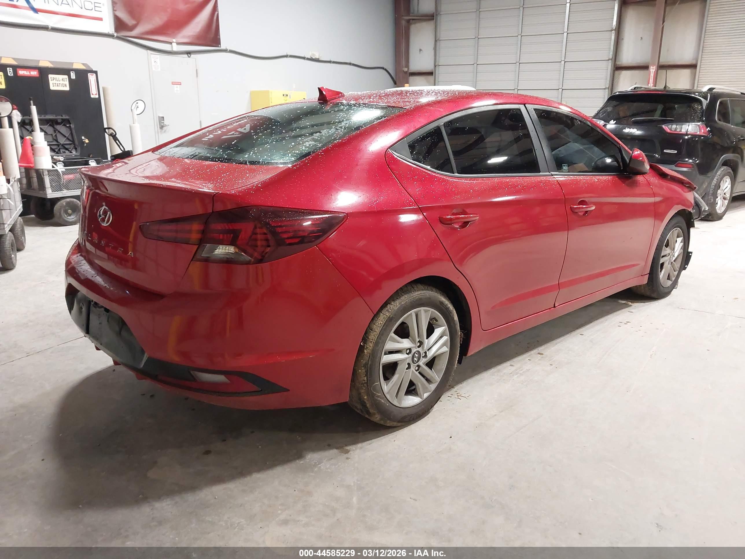 HYUNDAI ELANTRA image 4