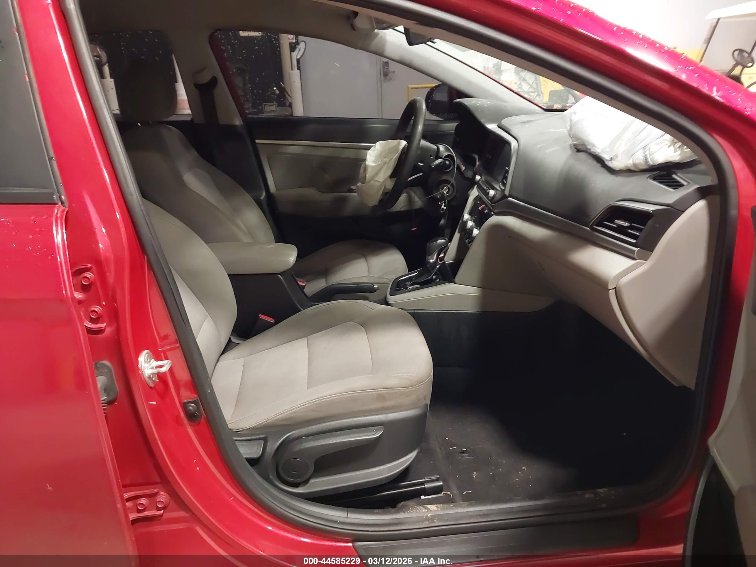 HYUNDAI ELANTRA image 5
