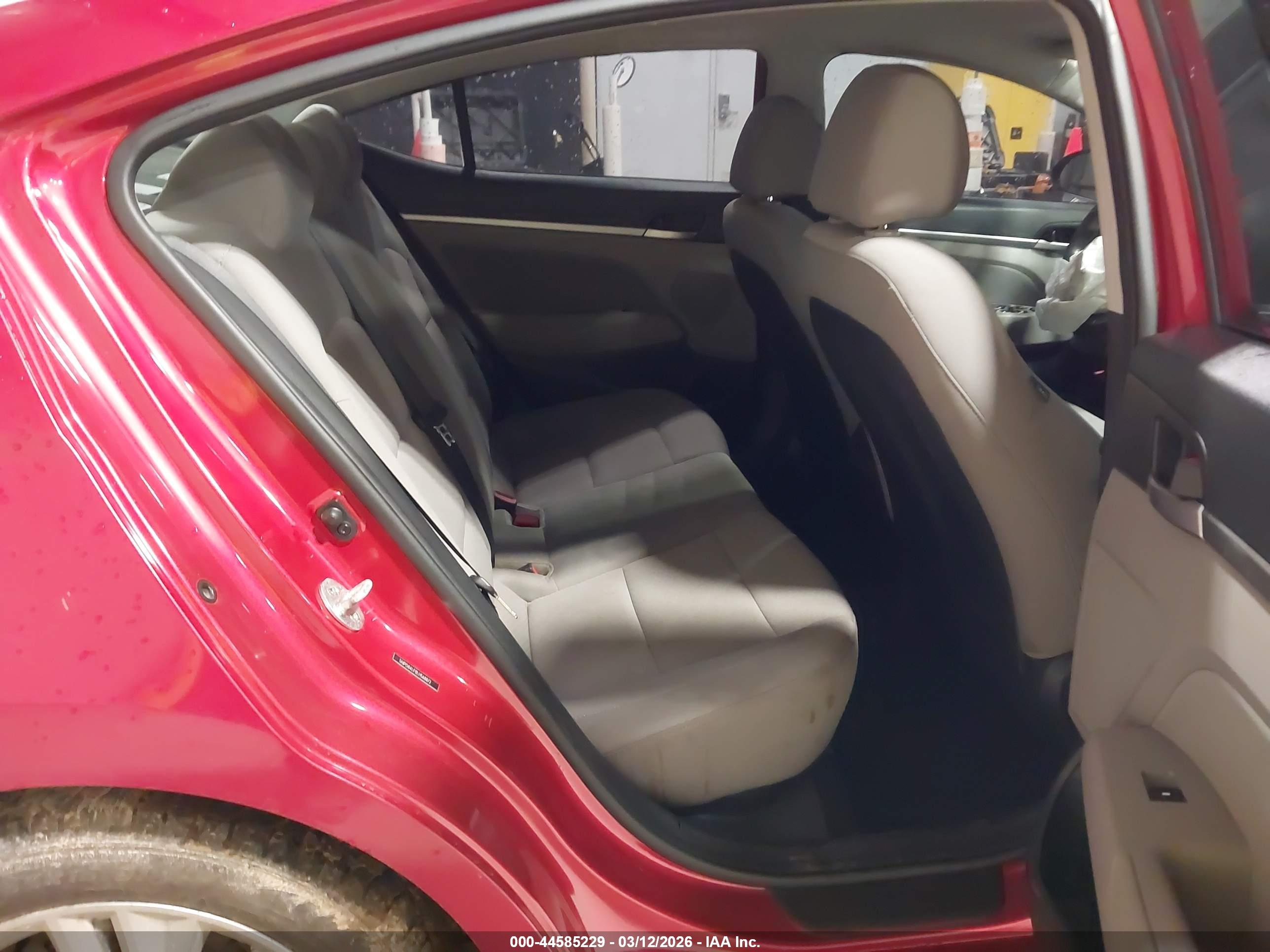HYUNDAI ELANTRA image 8
