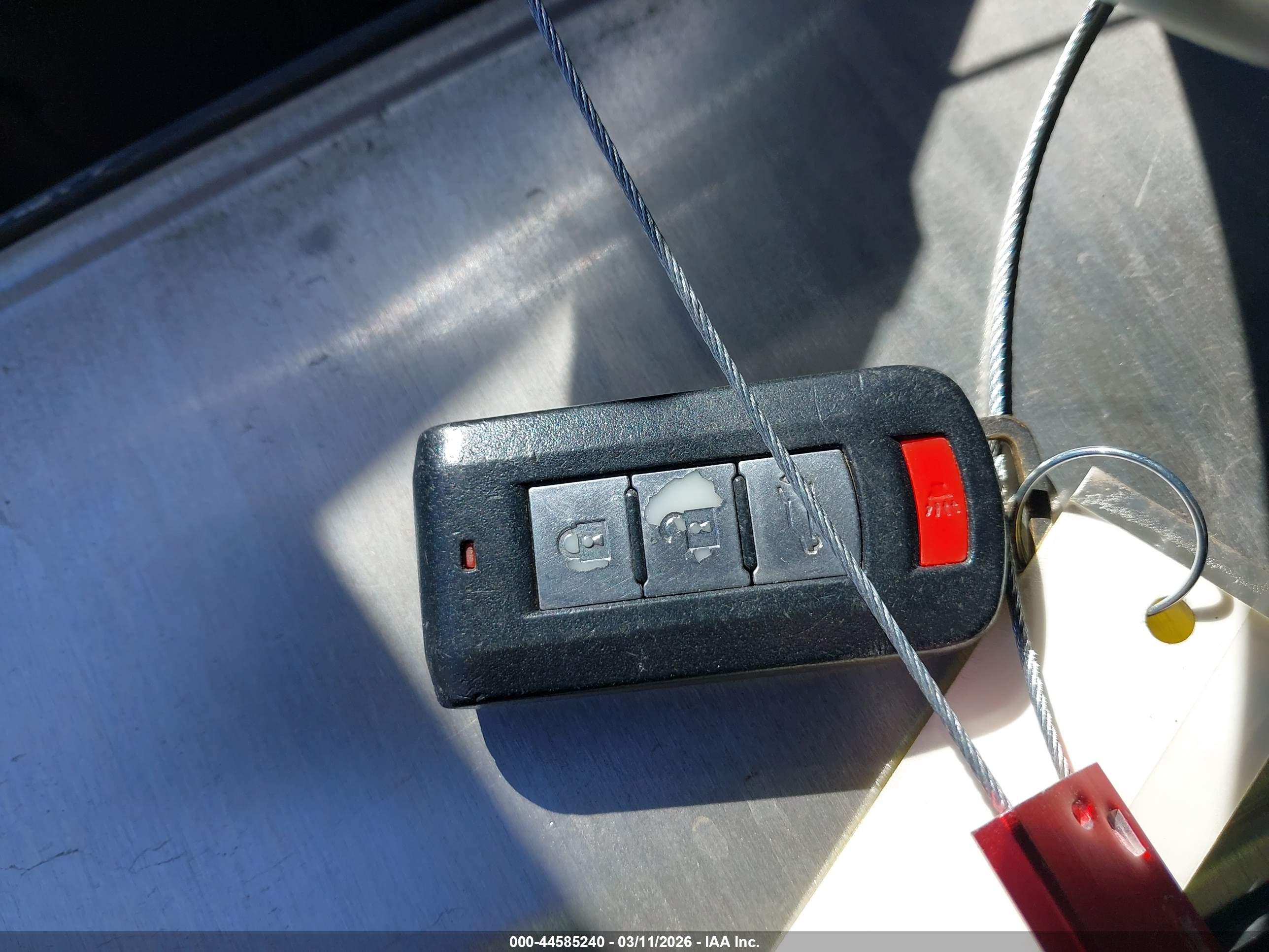 MITSUBISHI OUTLANDER image 11