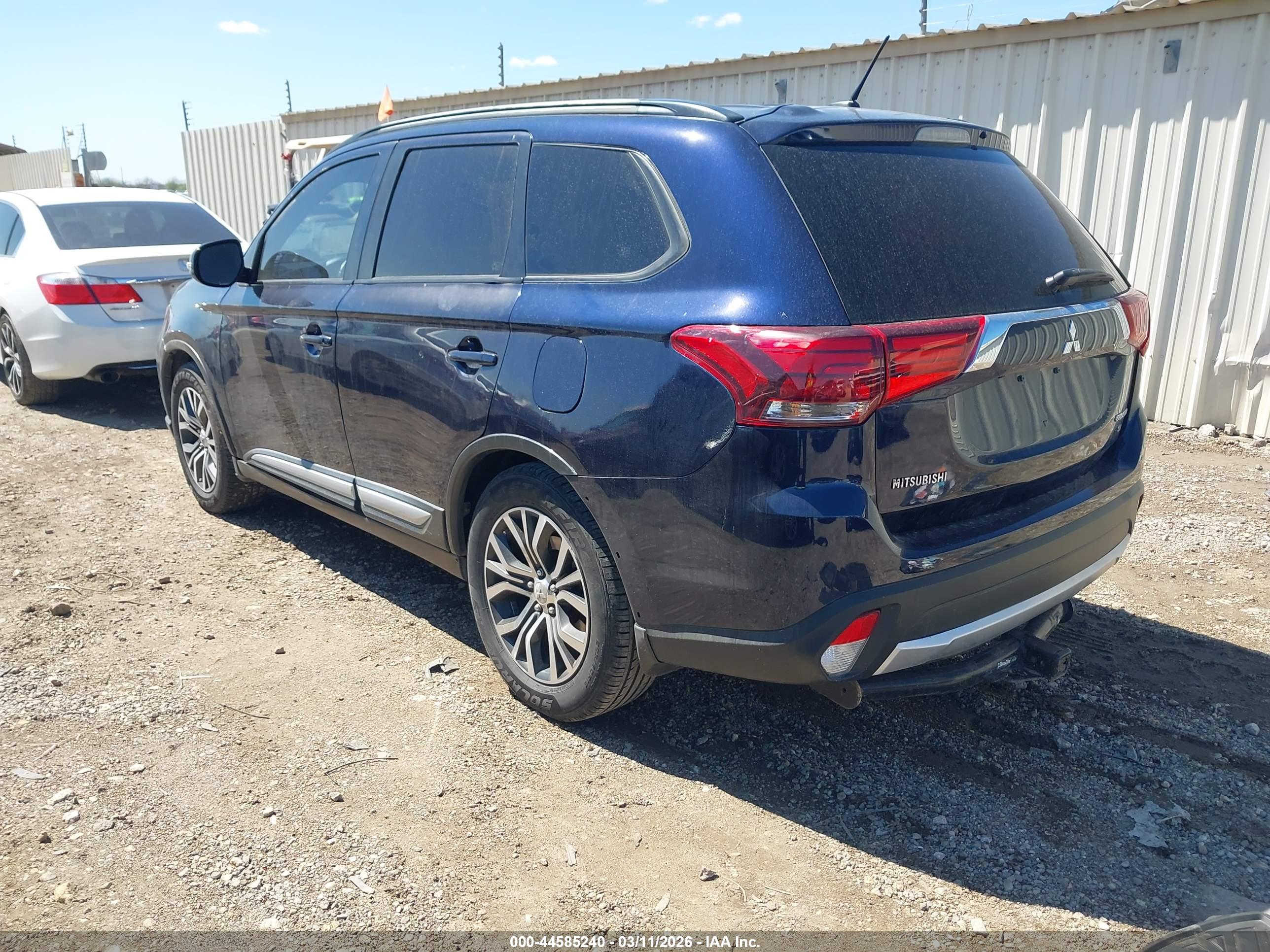 MITSUBISHI OUTLANDER image 3