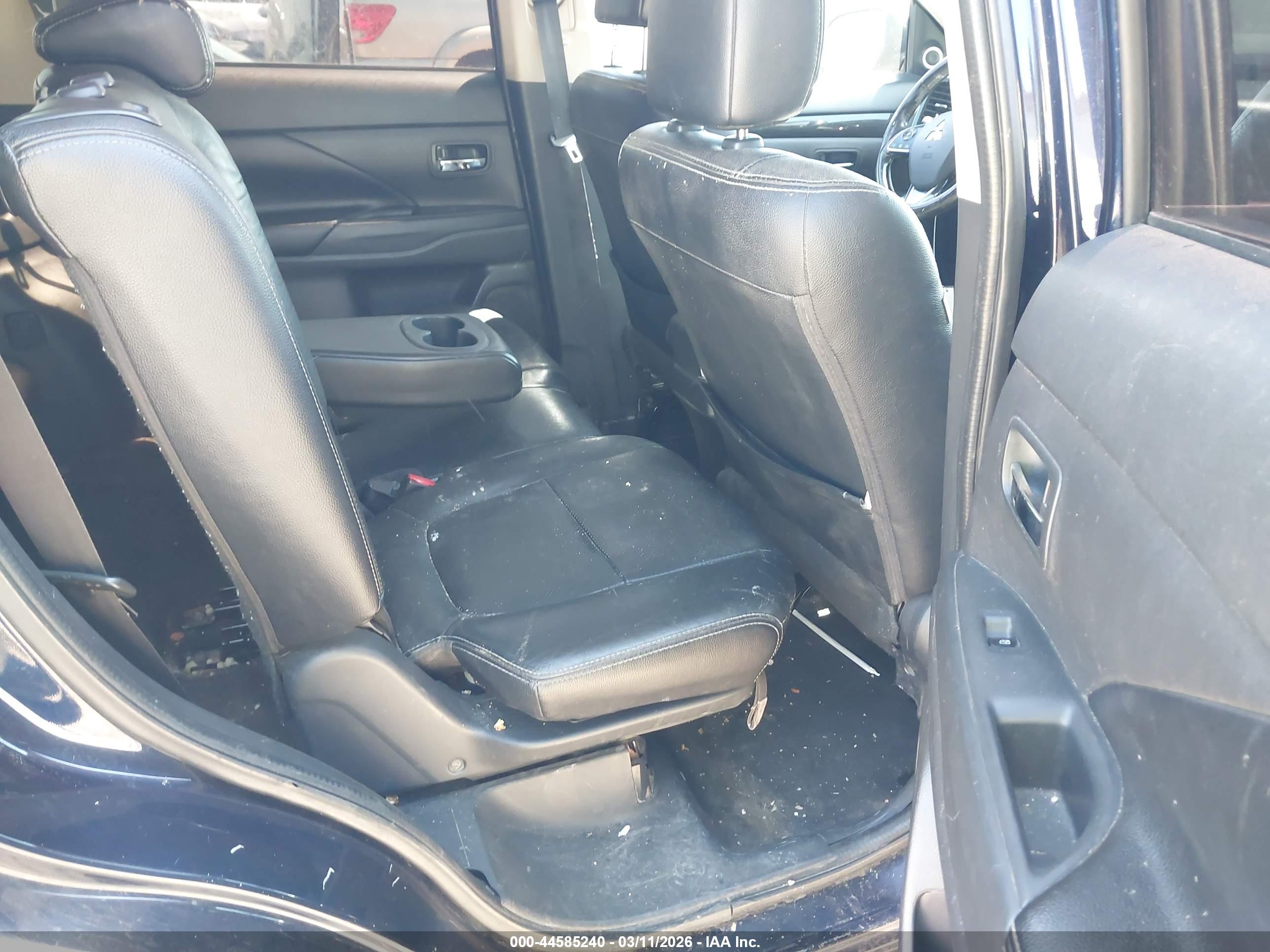 MITSUBISHI OUTLANDER image 8
