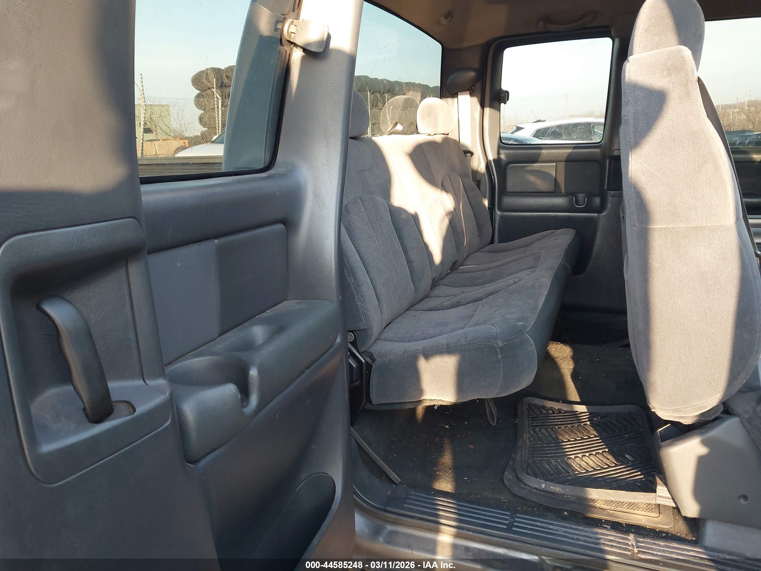 CHEVROLET SILVERADO image 8