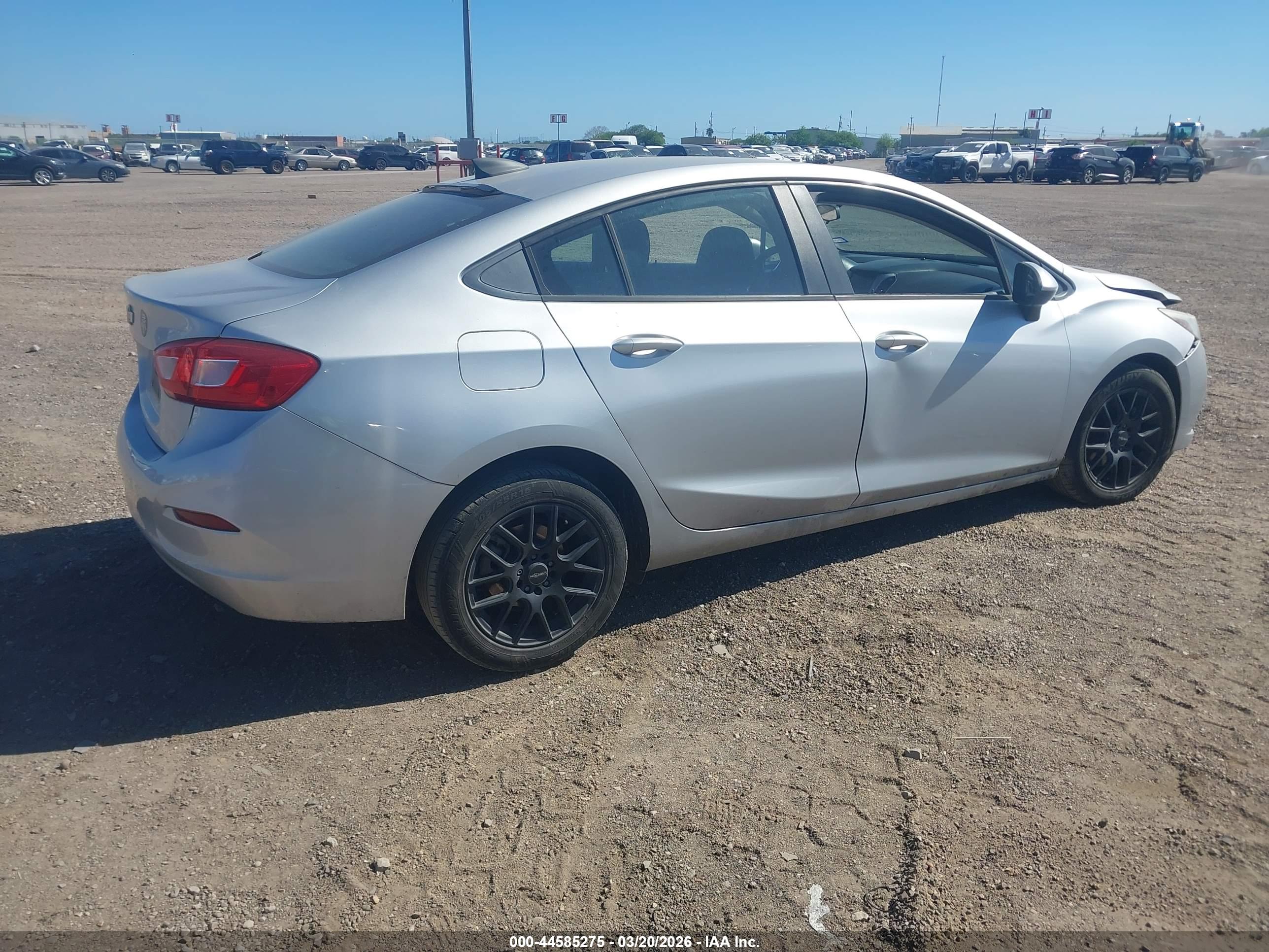 CHEVROLET CRUZE image 4