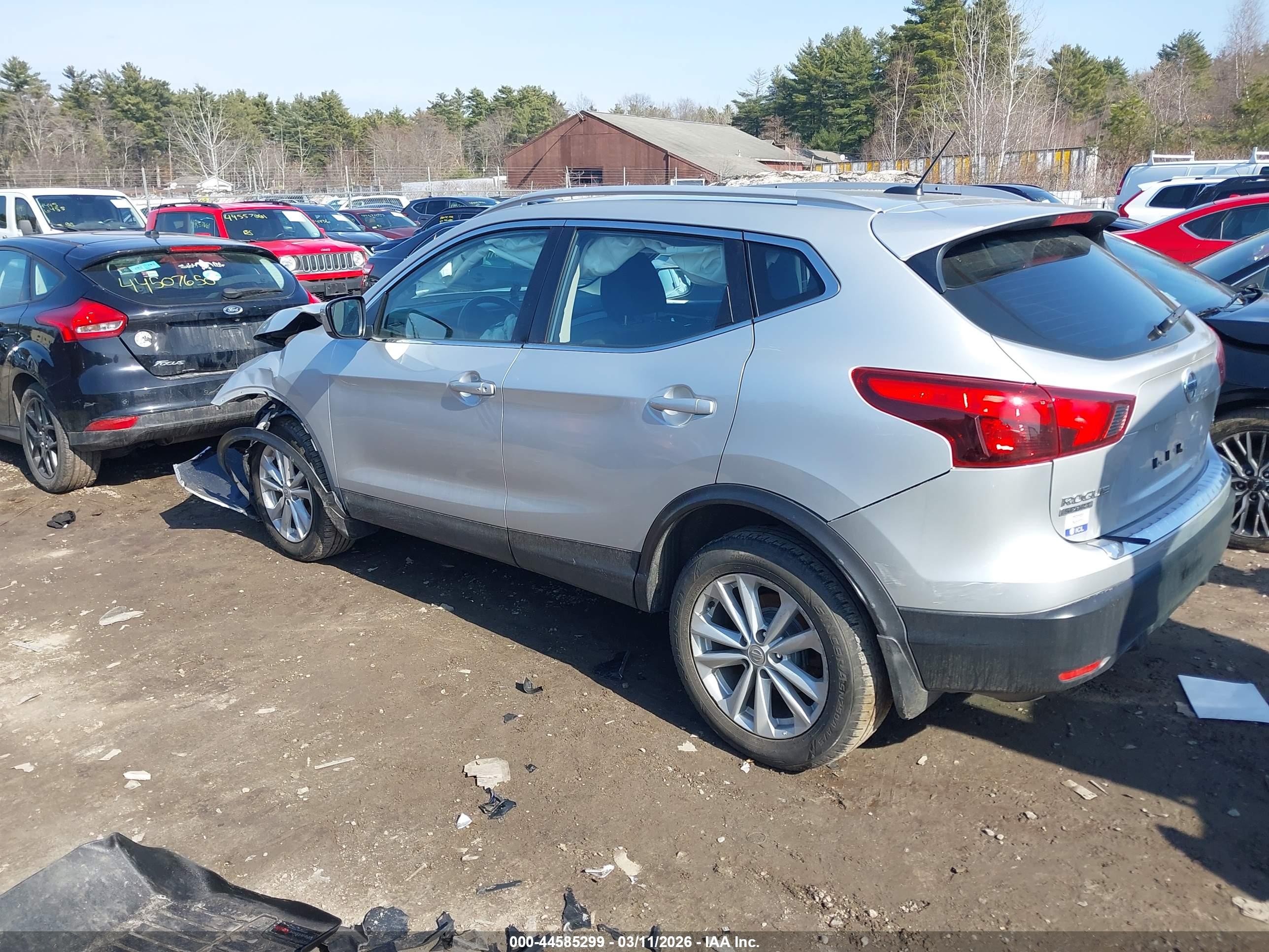 NISSAN ROGUE image 3