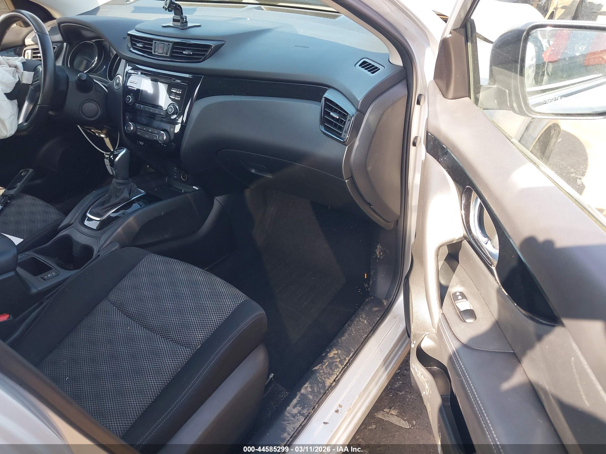 NISSAN ROGUE image 5