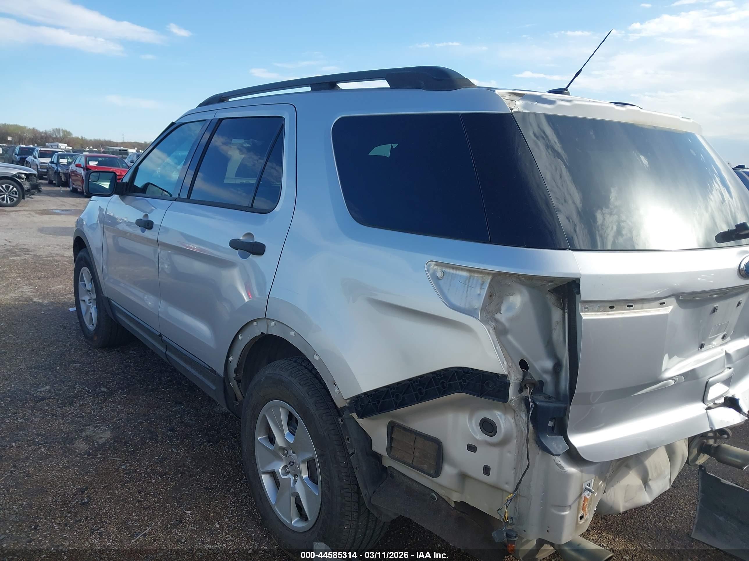 FORD EXPLORER image 3