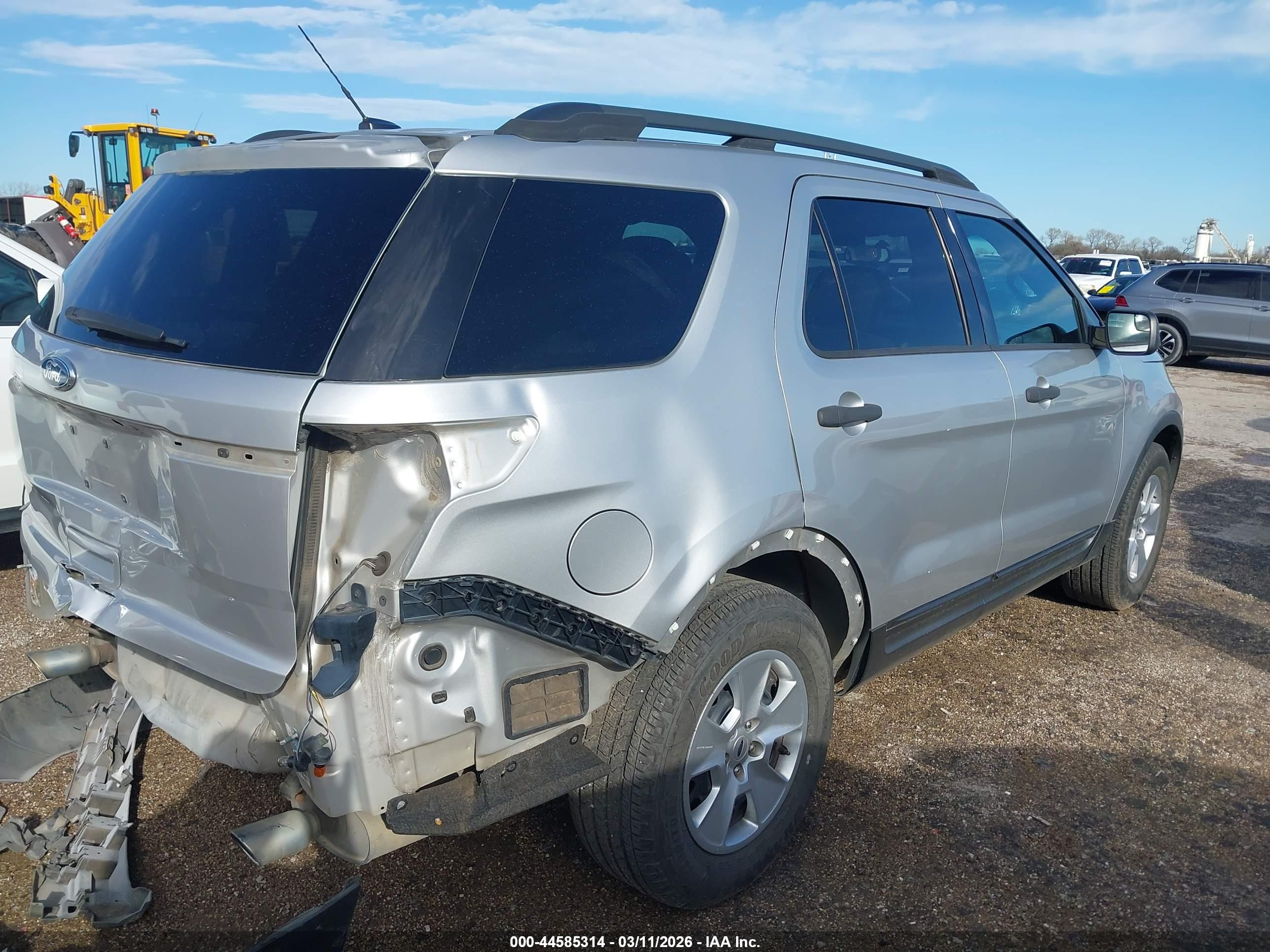FORD EXPLORER image 4