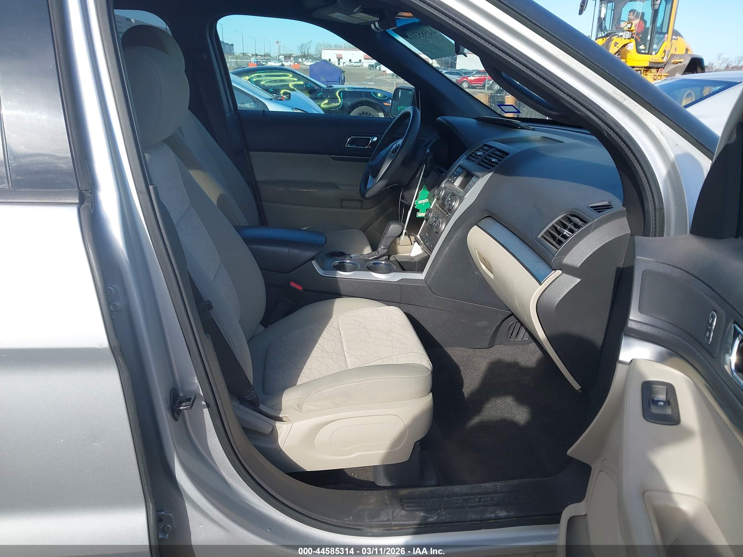 FORD EXPLORER image 5