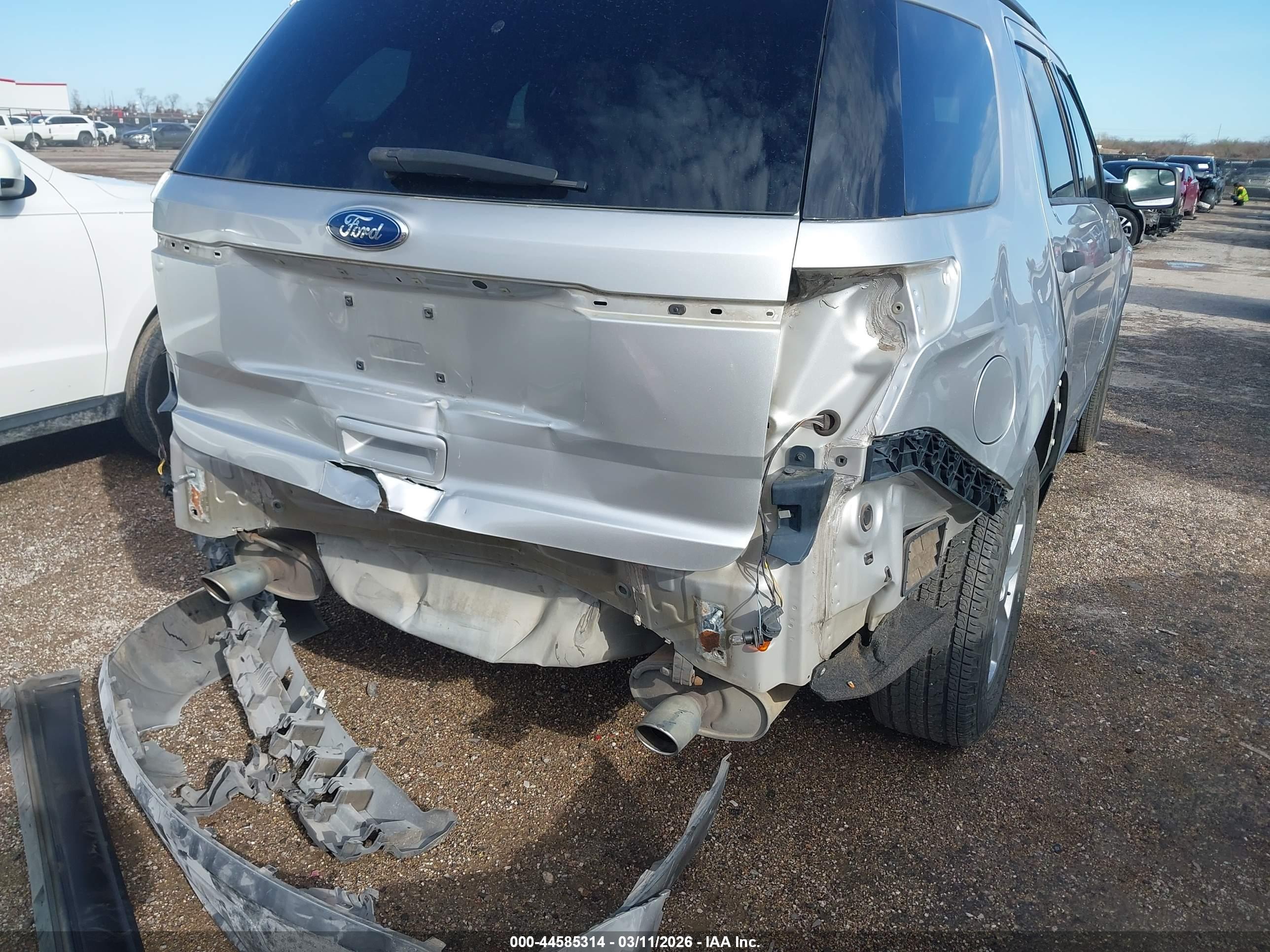 FORD EXPLORER image 6