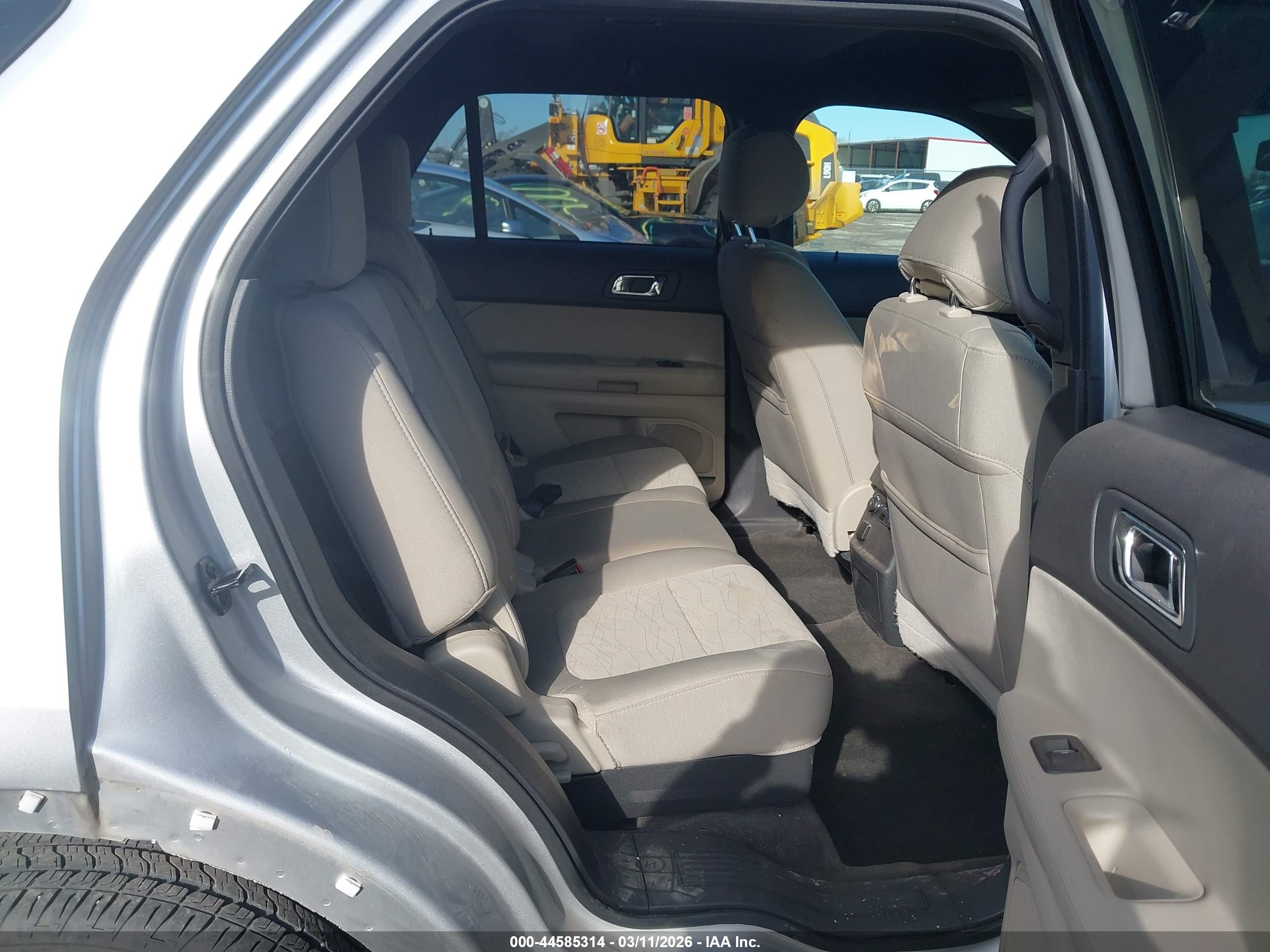 FORD EXPLORER image 8