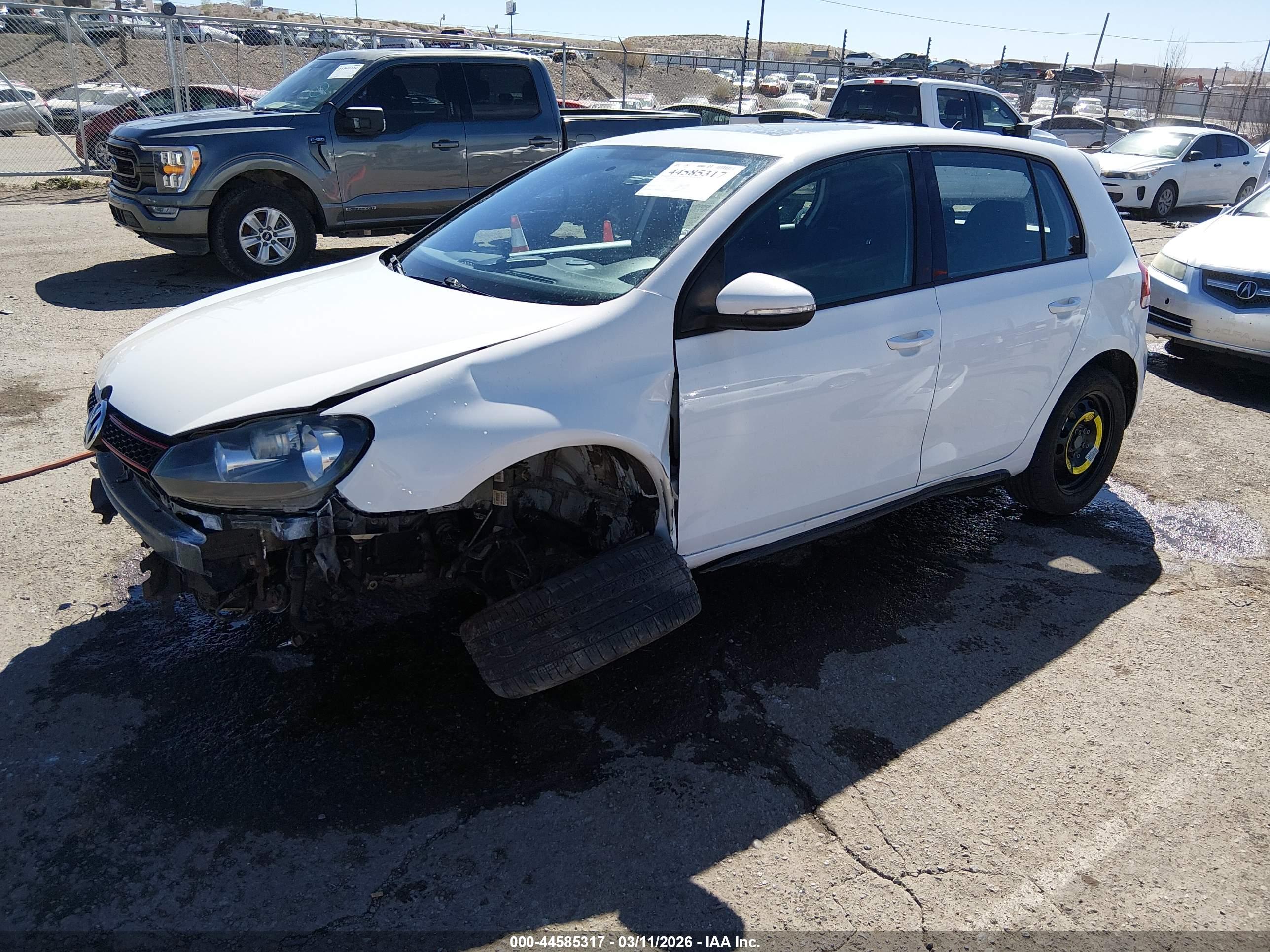 VOLKSWAGEN GTI image 2