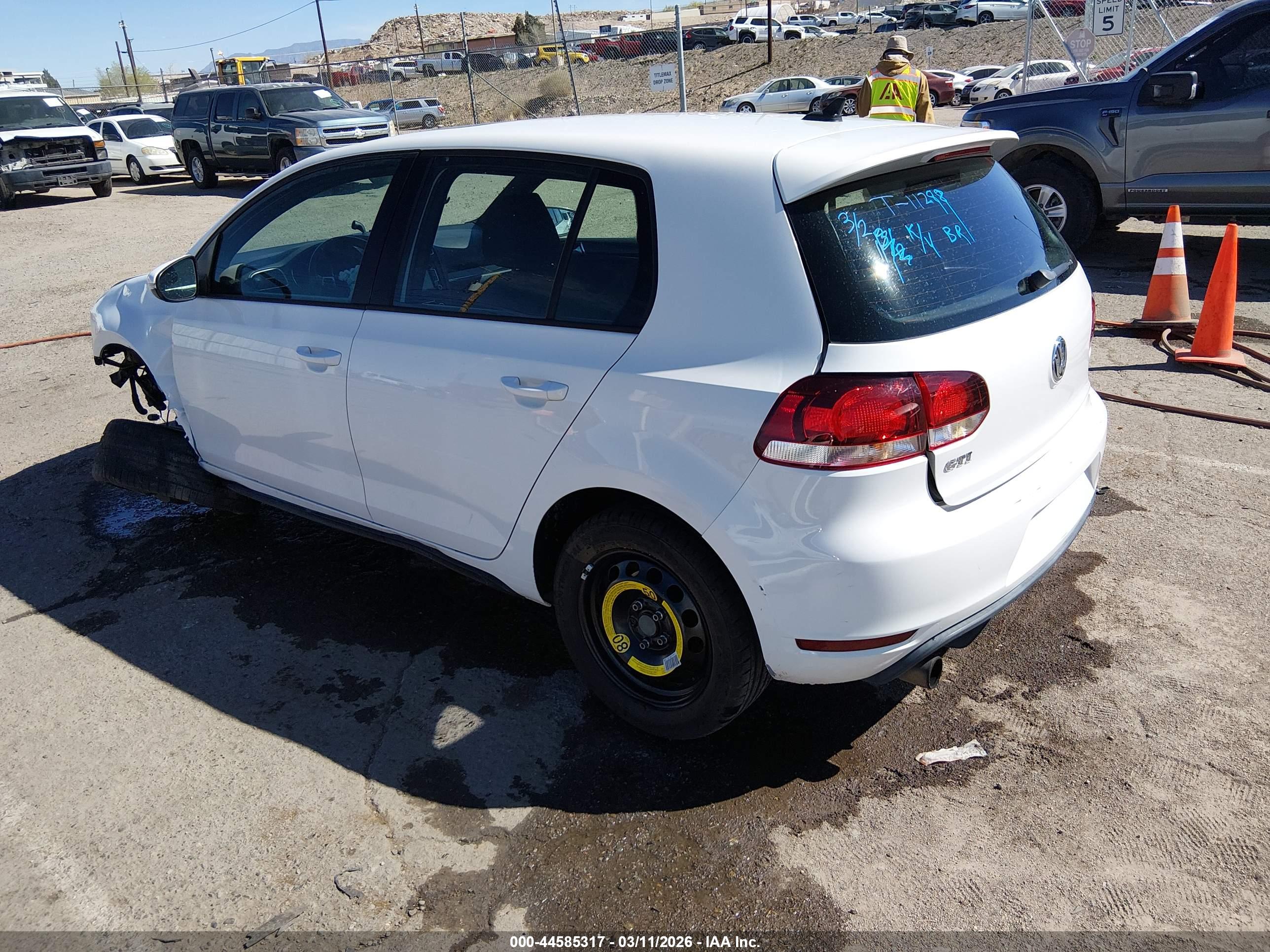 VOLKSWAGEN GTI image 3
