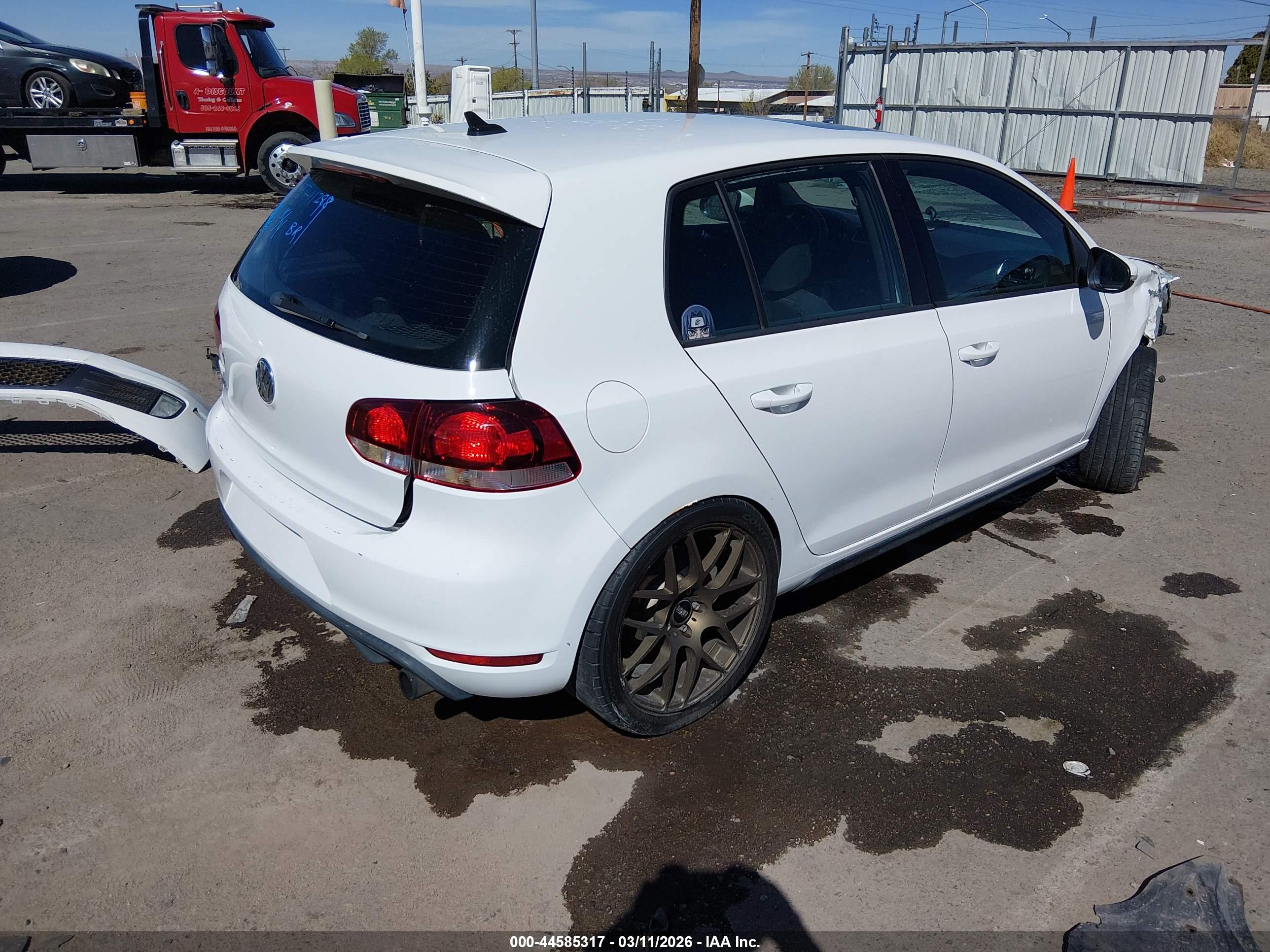 VOLKSWAGEN GTI image 4