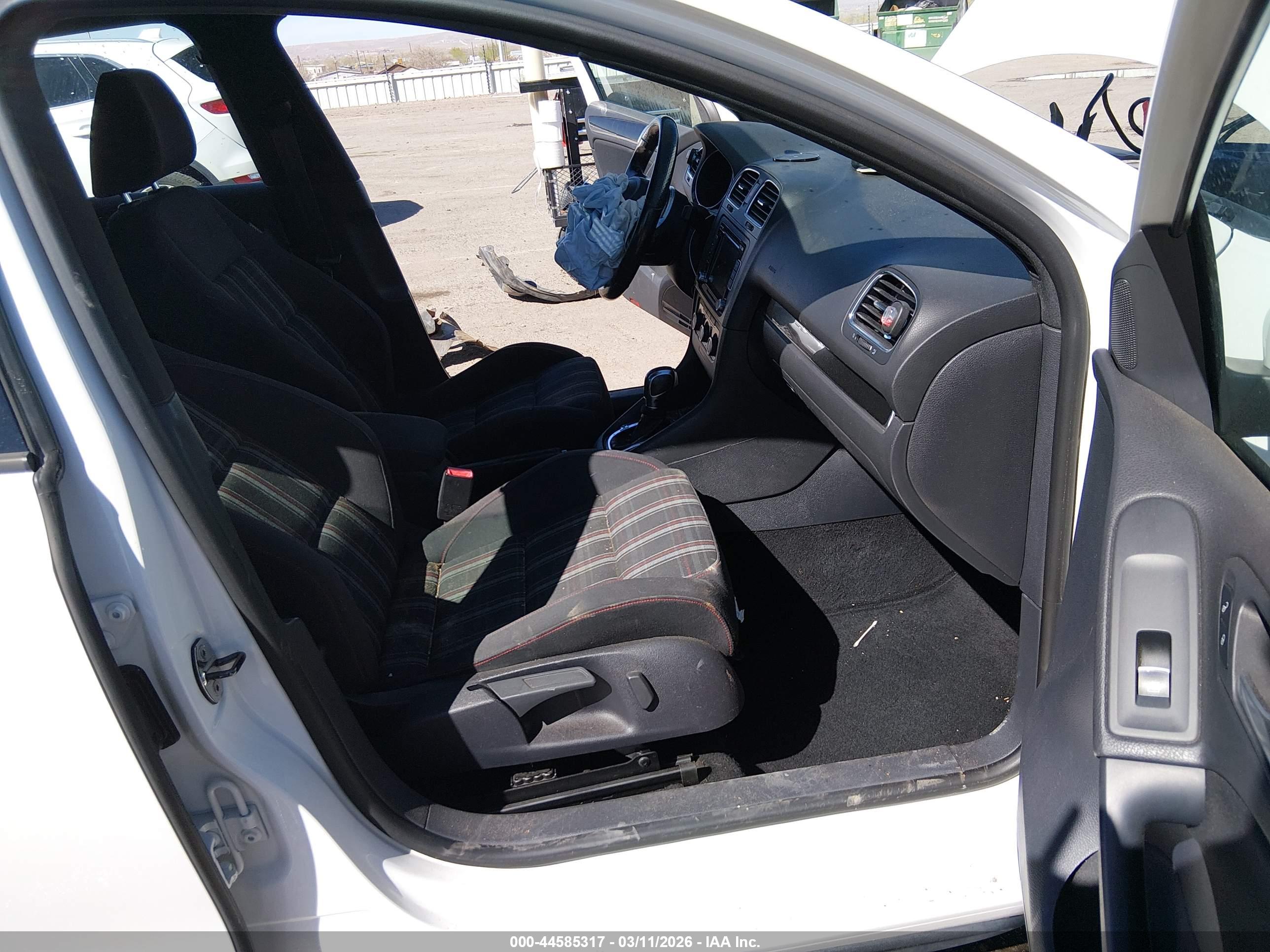 VOLKSWAGEN GTI image 5