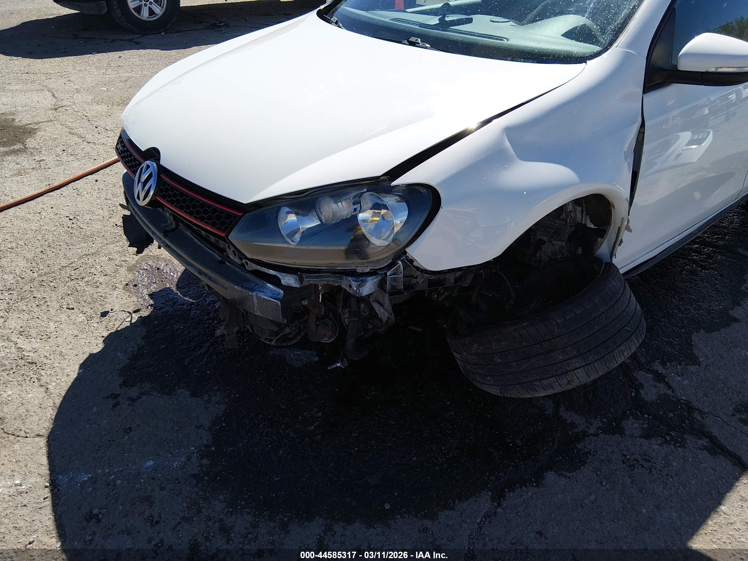 VOLKSWAGEN GTI image 6