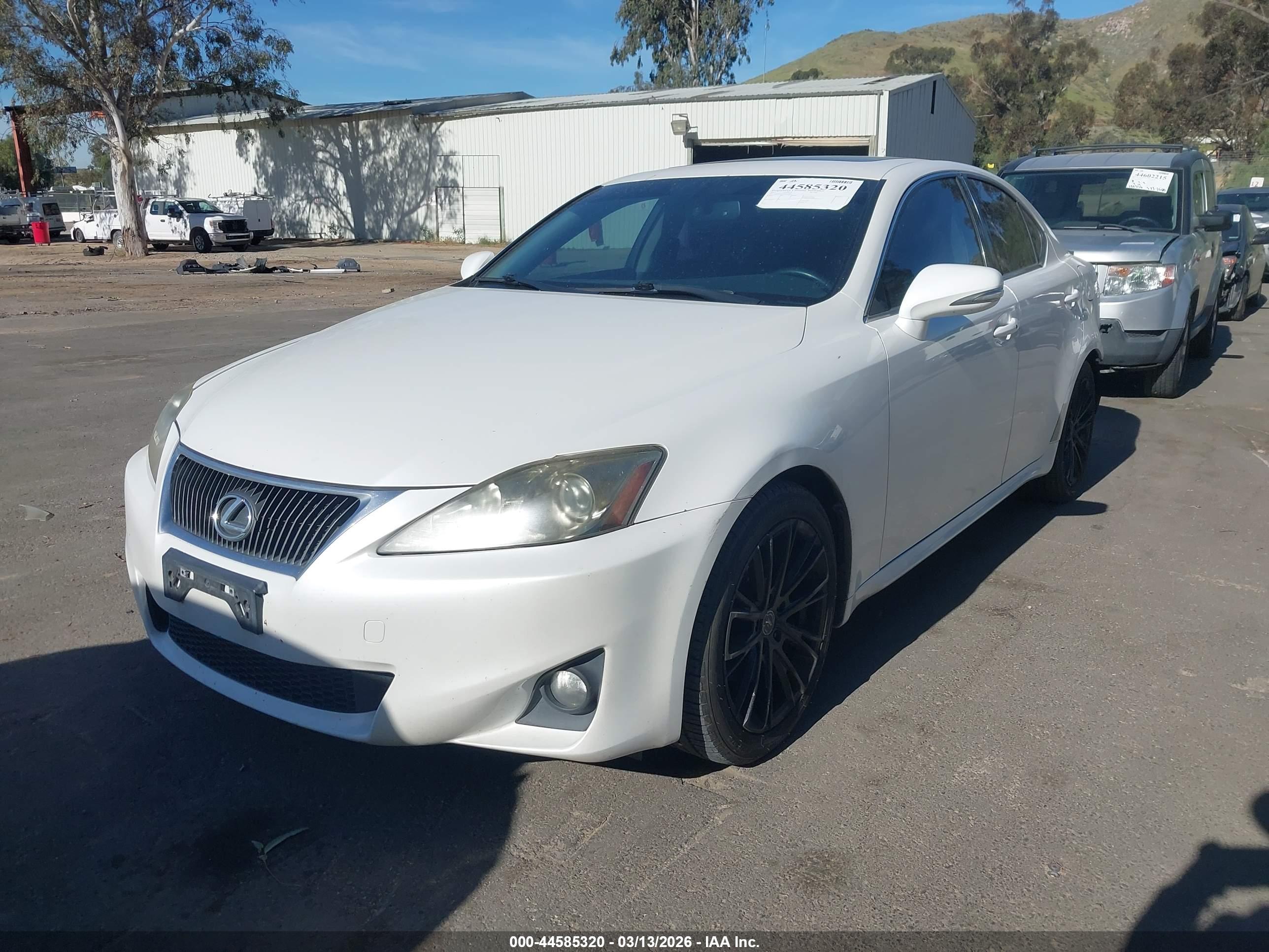 LEXUS IS image 2