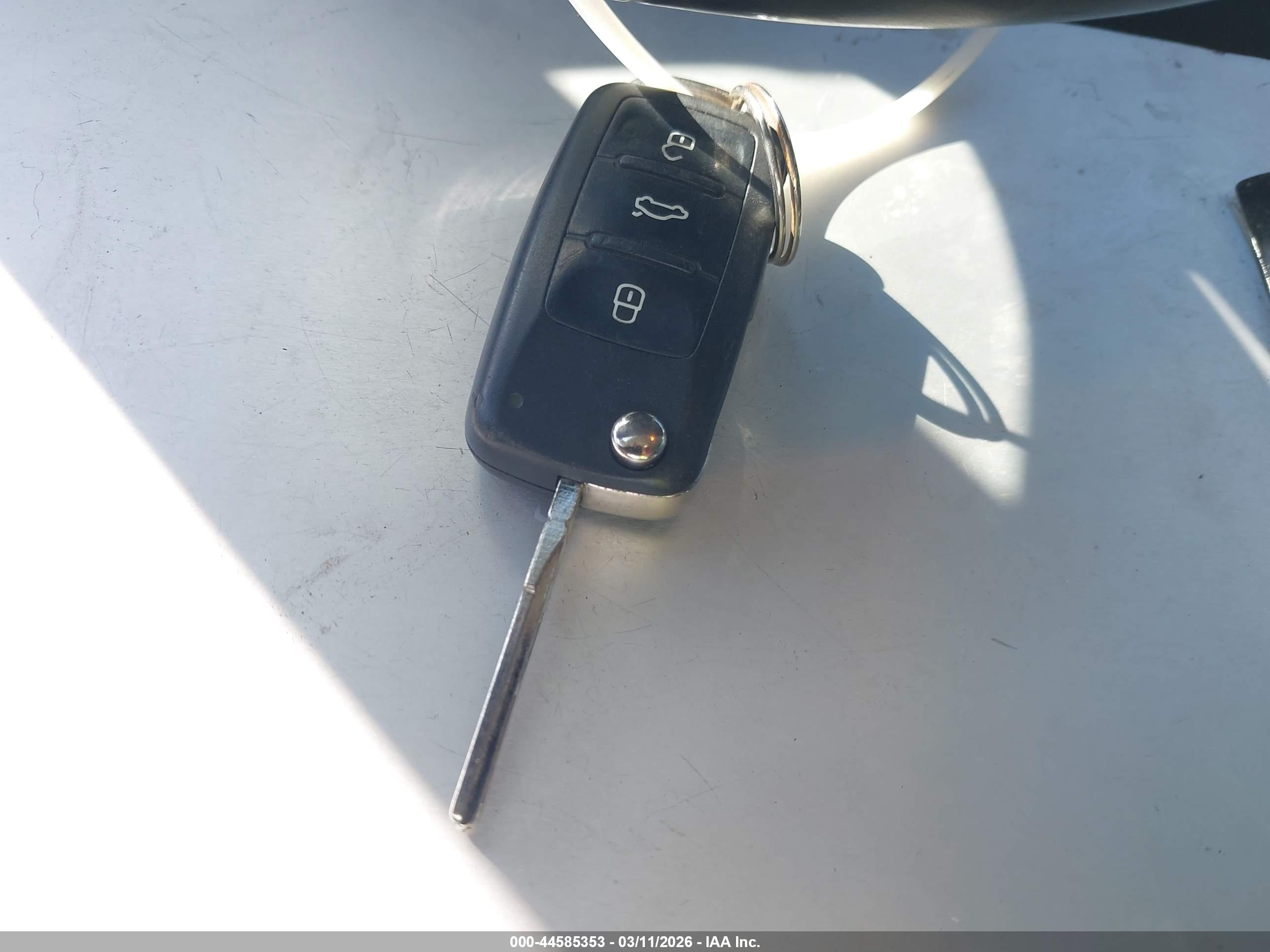 VOLKSWAGEN PASSAT image 11