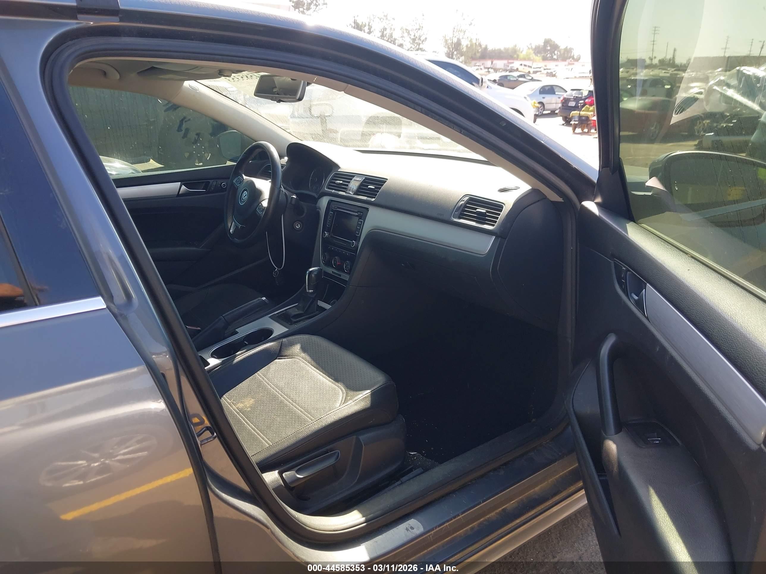 VOLKSWAGEN PASSAT image 5