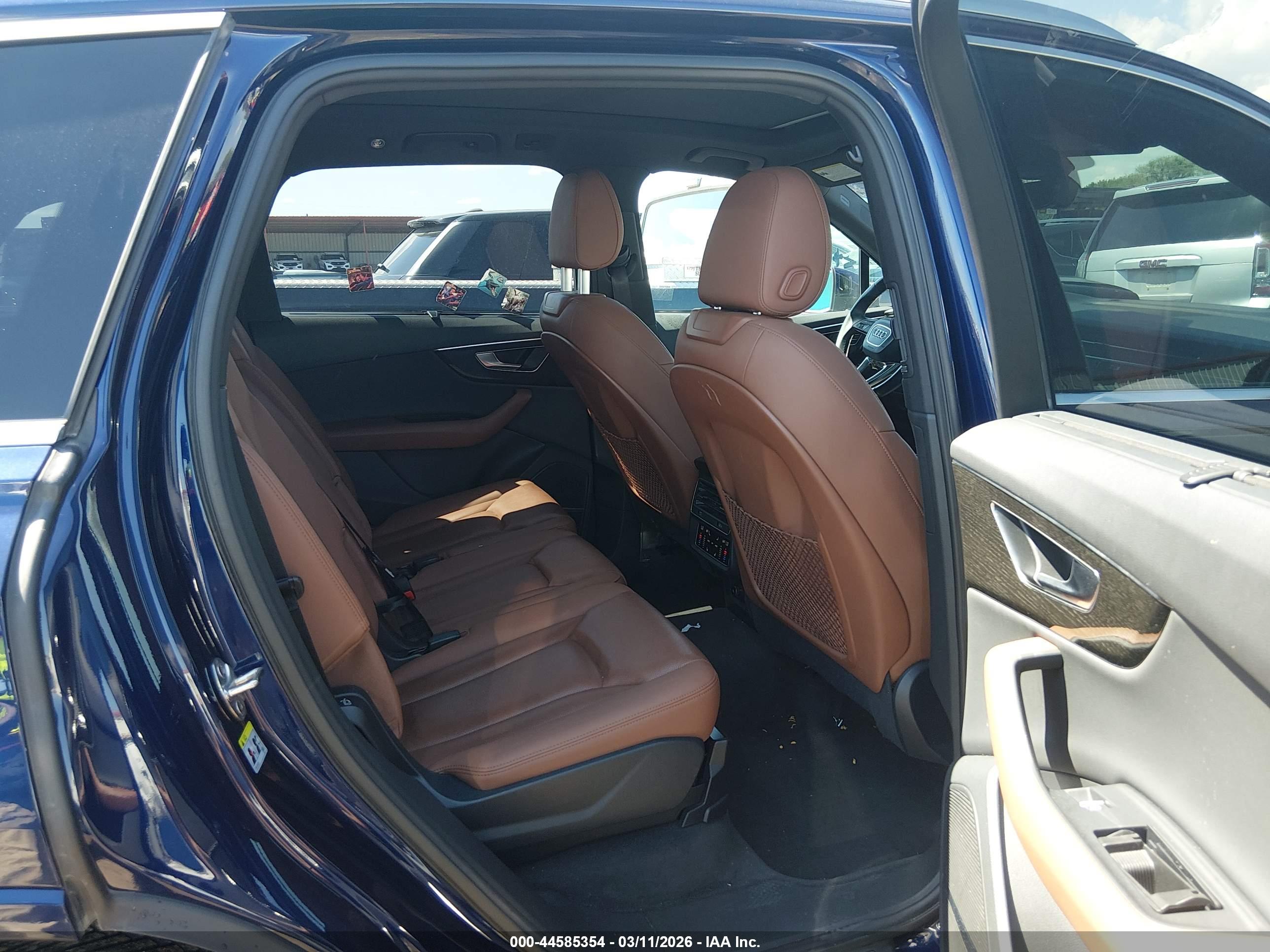 AUDI Q7 image 8
