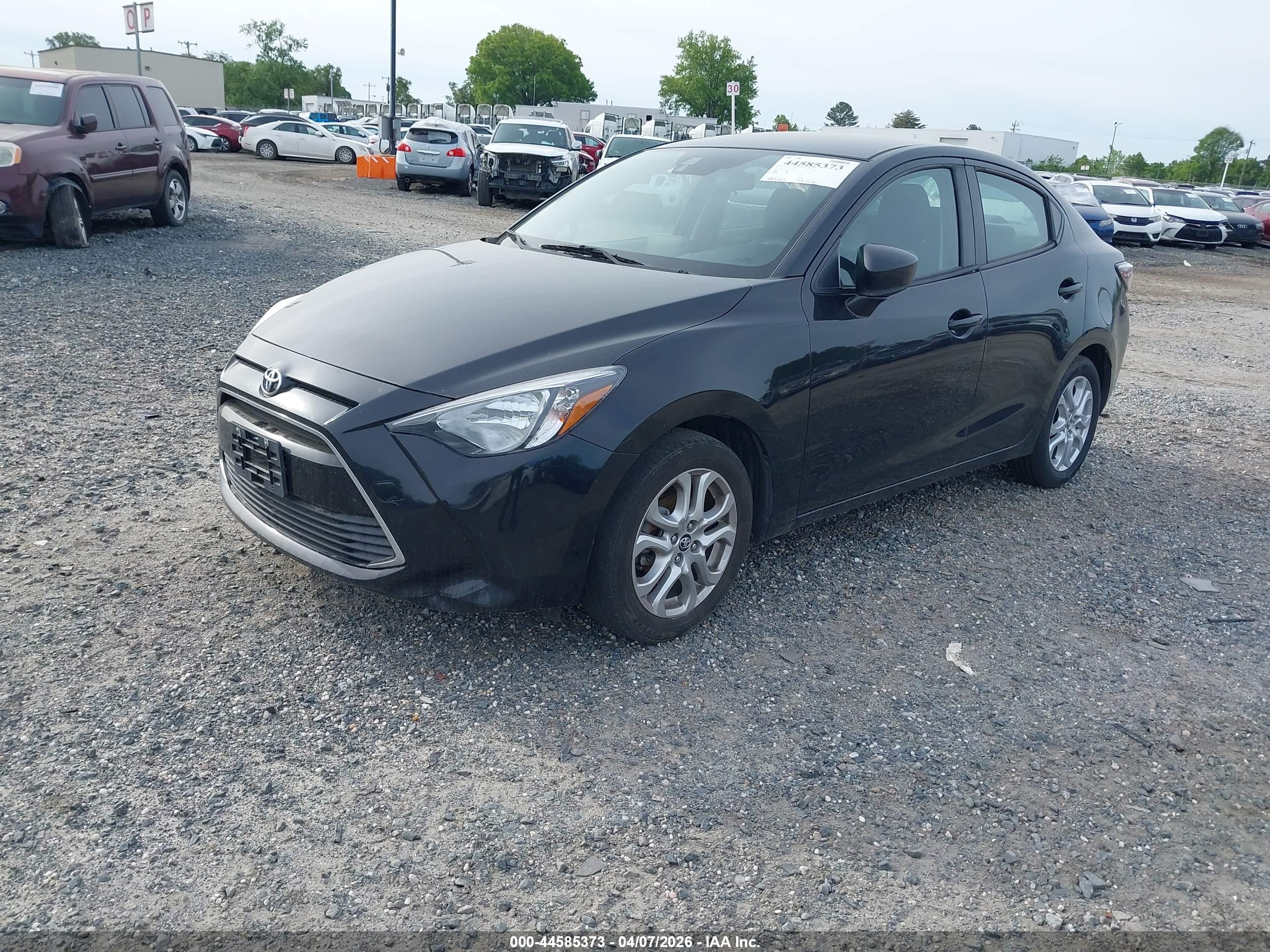 TOYOTA YARIS image 2
