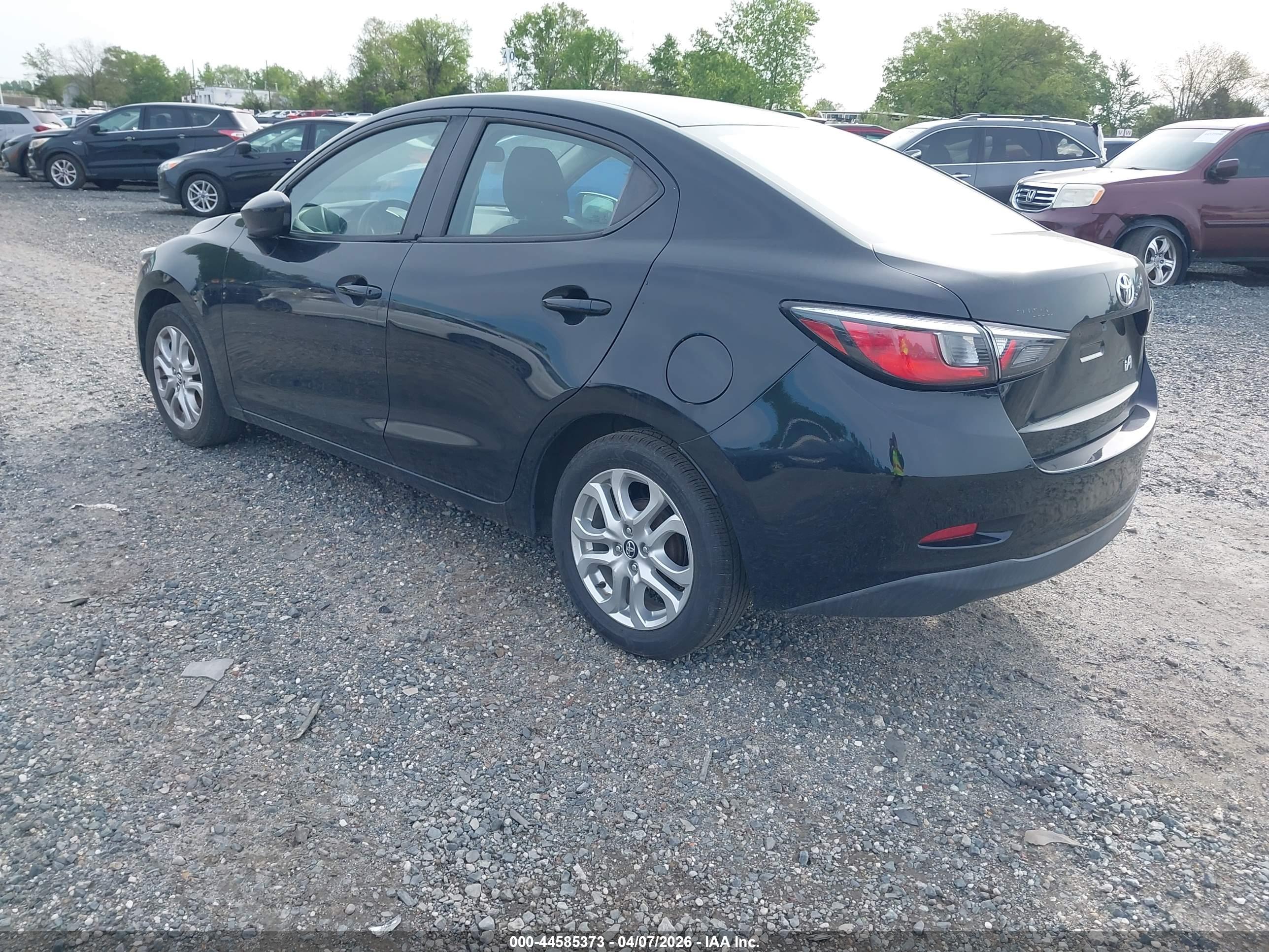 TOYOTA YARIS image 3