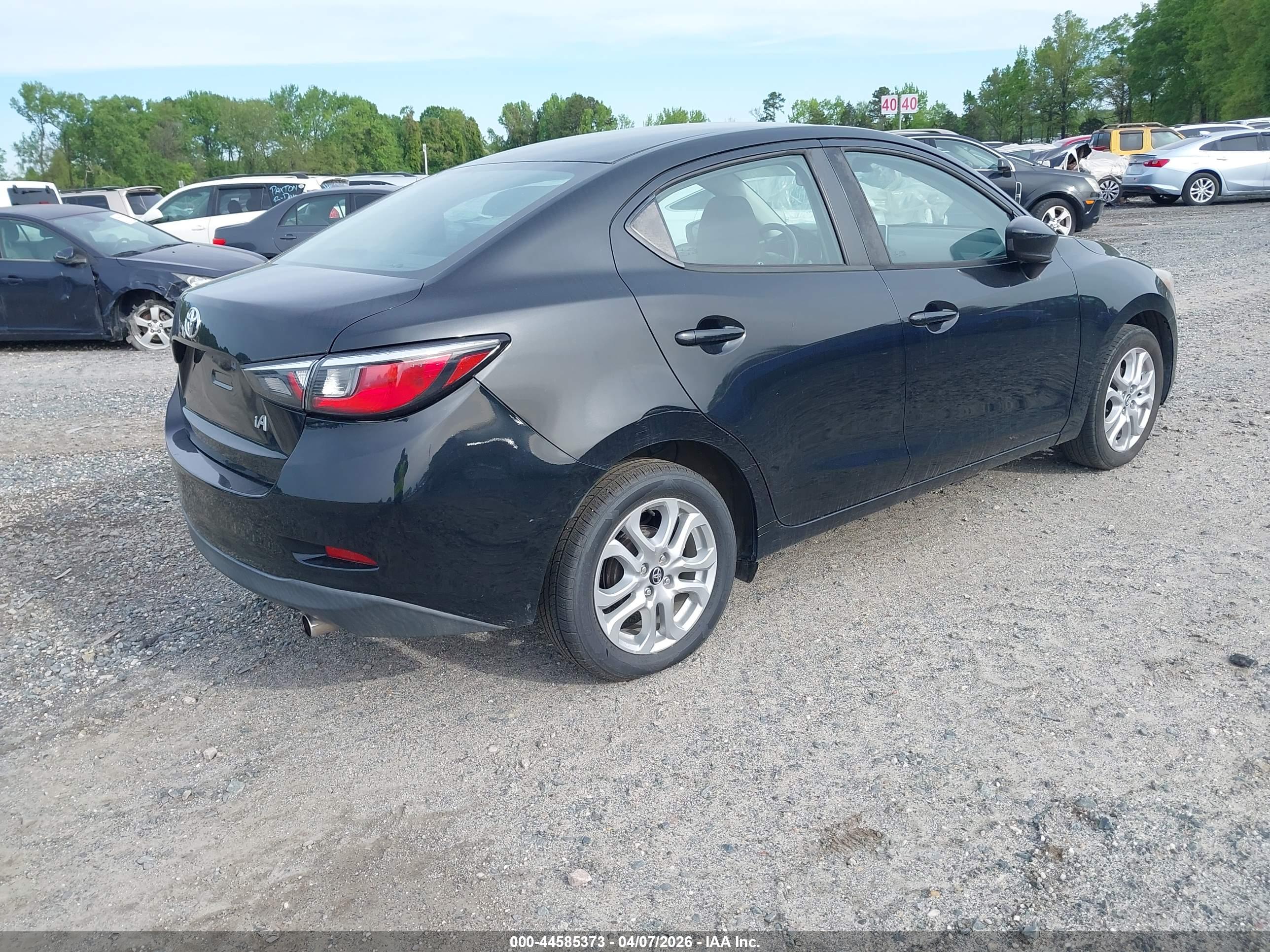 TOYOTA YARIS image 4