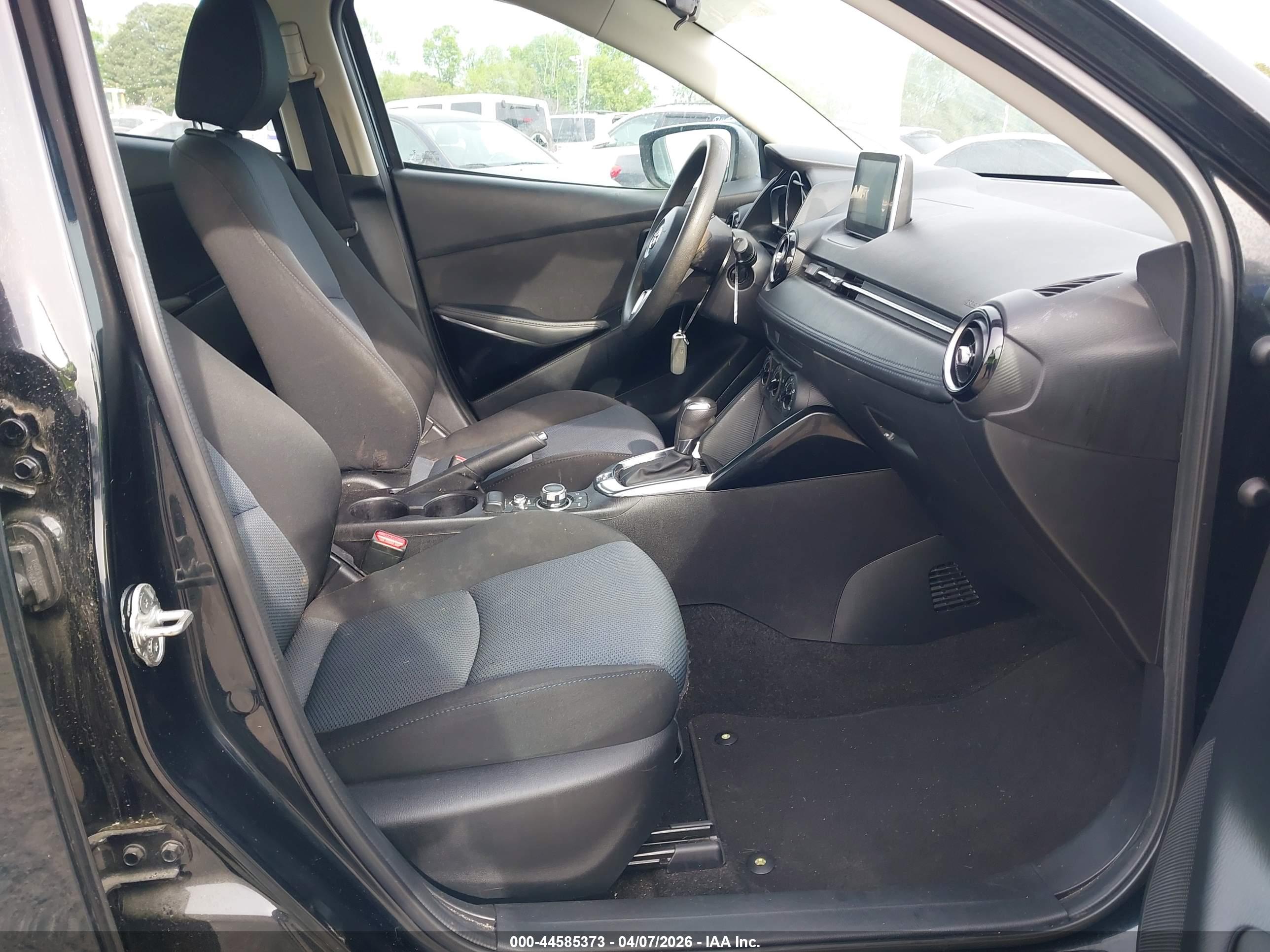 TOYOTA YARIS image 5