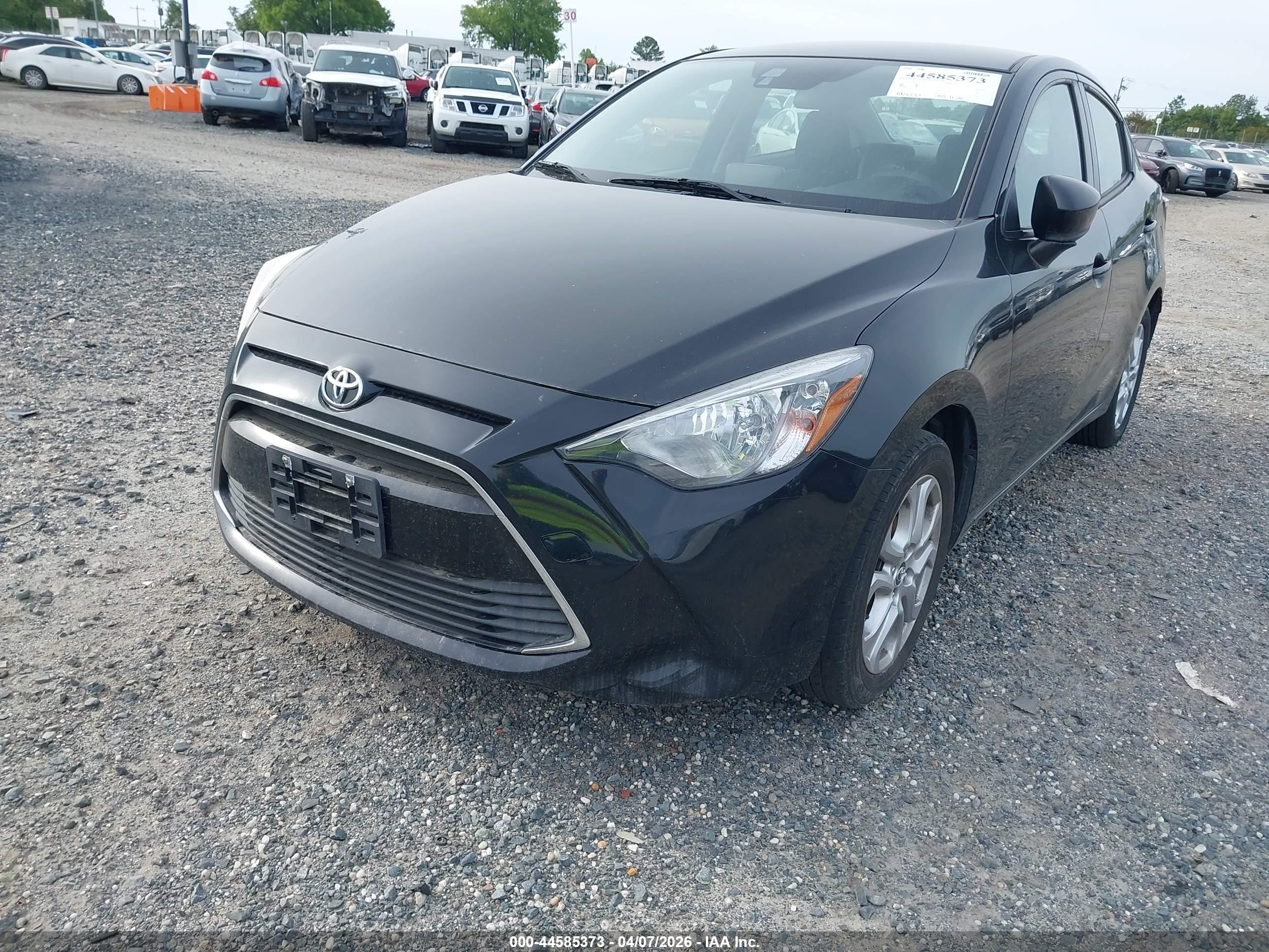 TOYOTA YARIS image 6