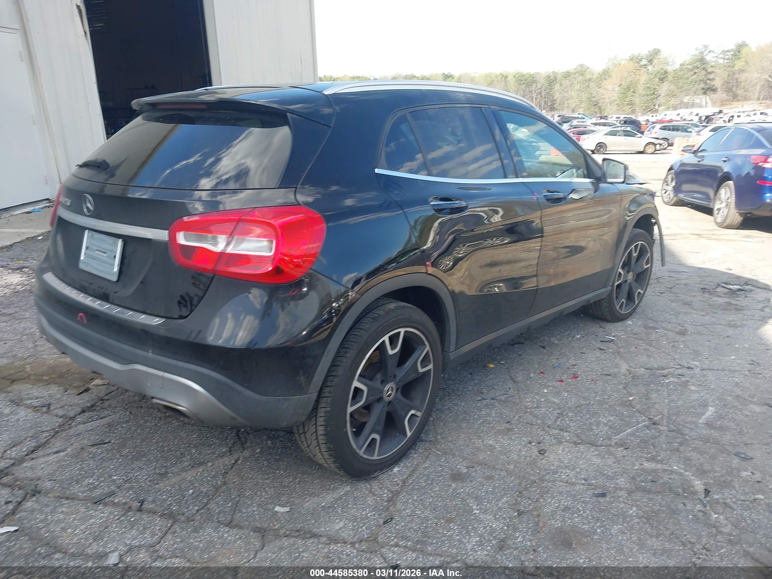 MERCEDES-BENZ GLA image 4