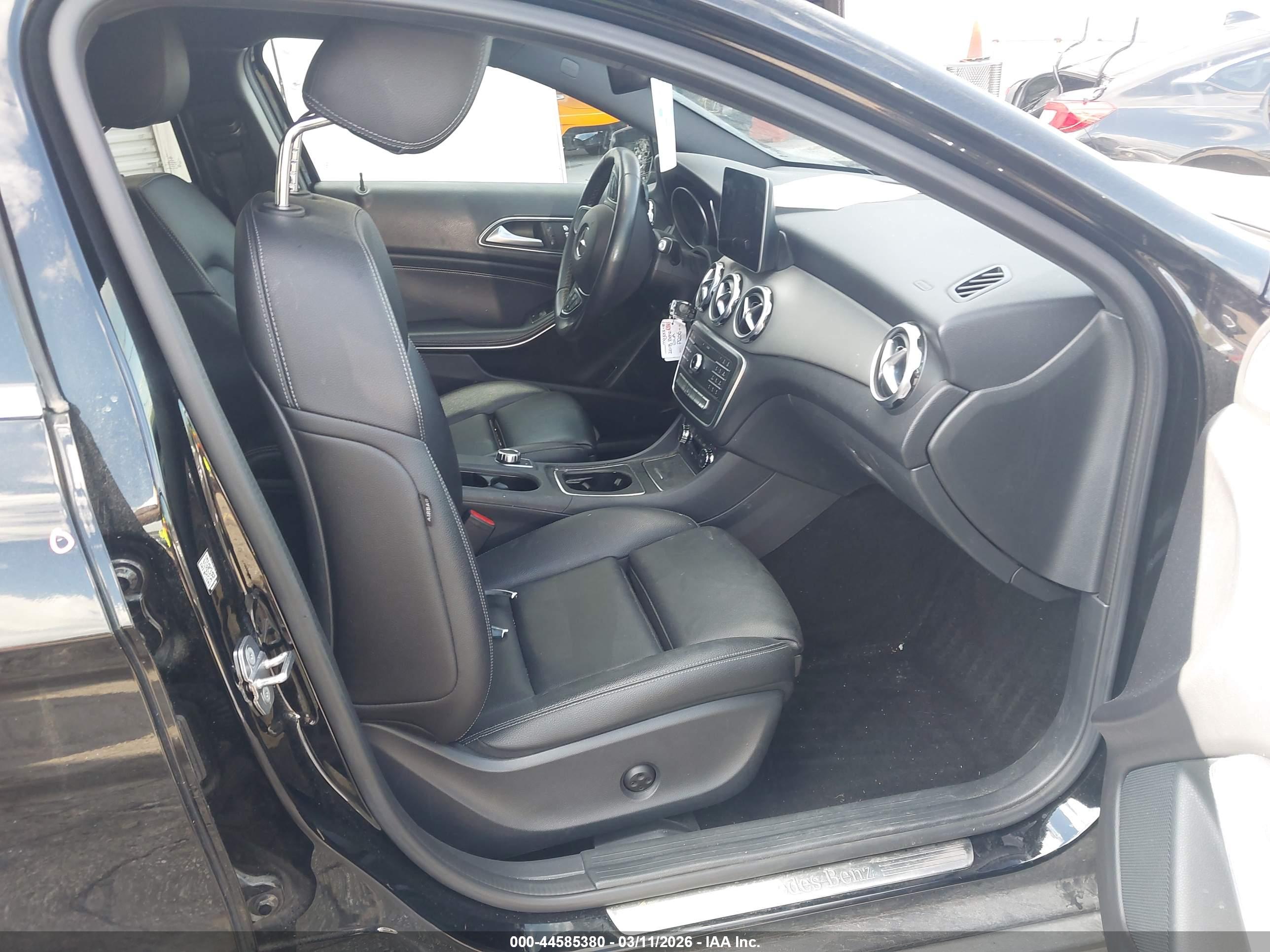 MERCEDES-BENZ GLA image 5