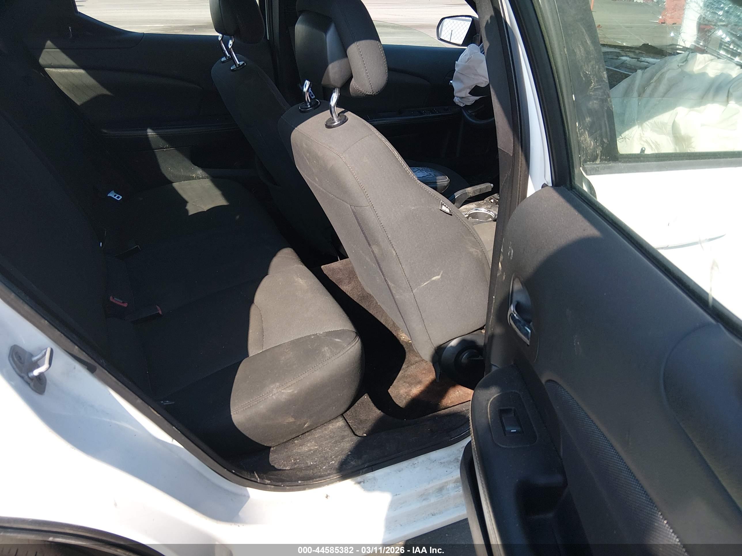 DODGE AVENGER image 8