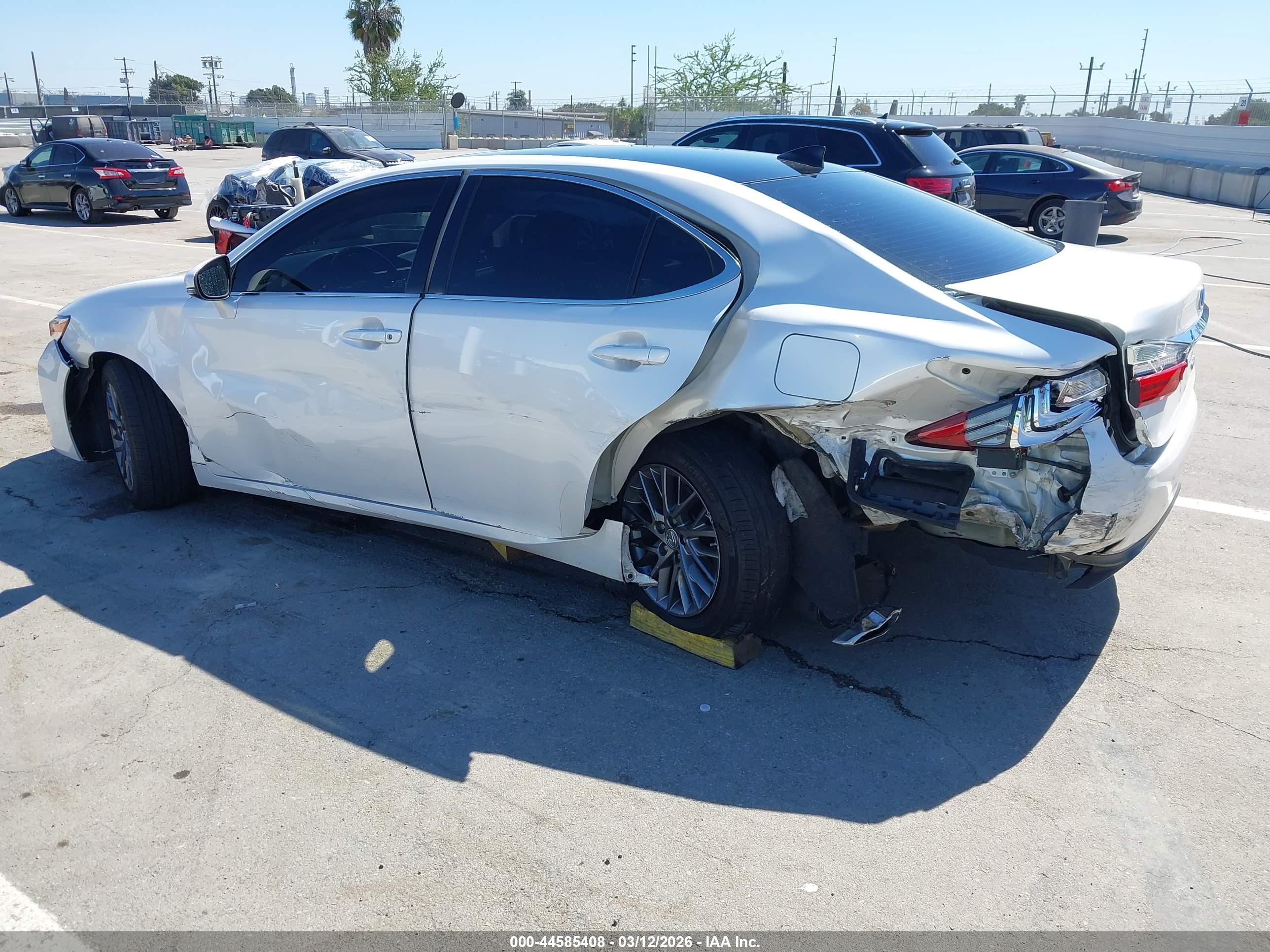 LEXUS ES image 3