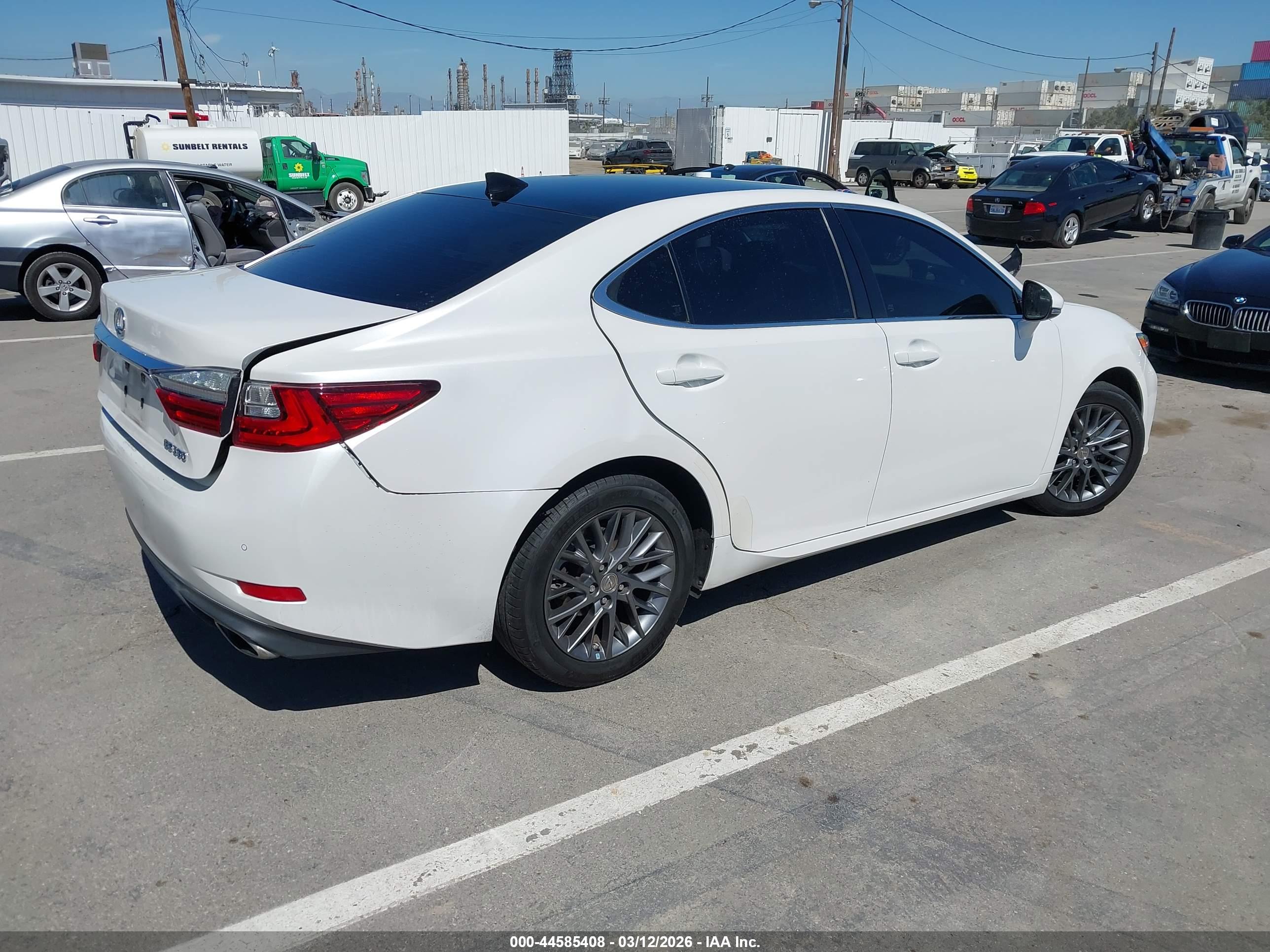 LEXUS ES image 4