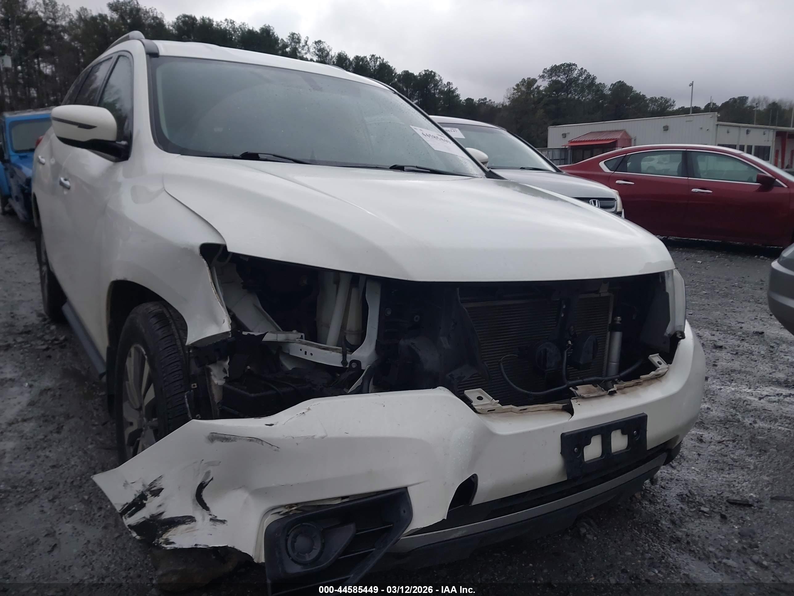 NISSAN PATHFINDER image 6
