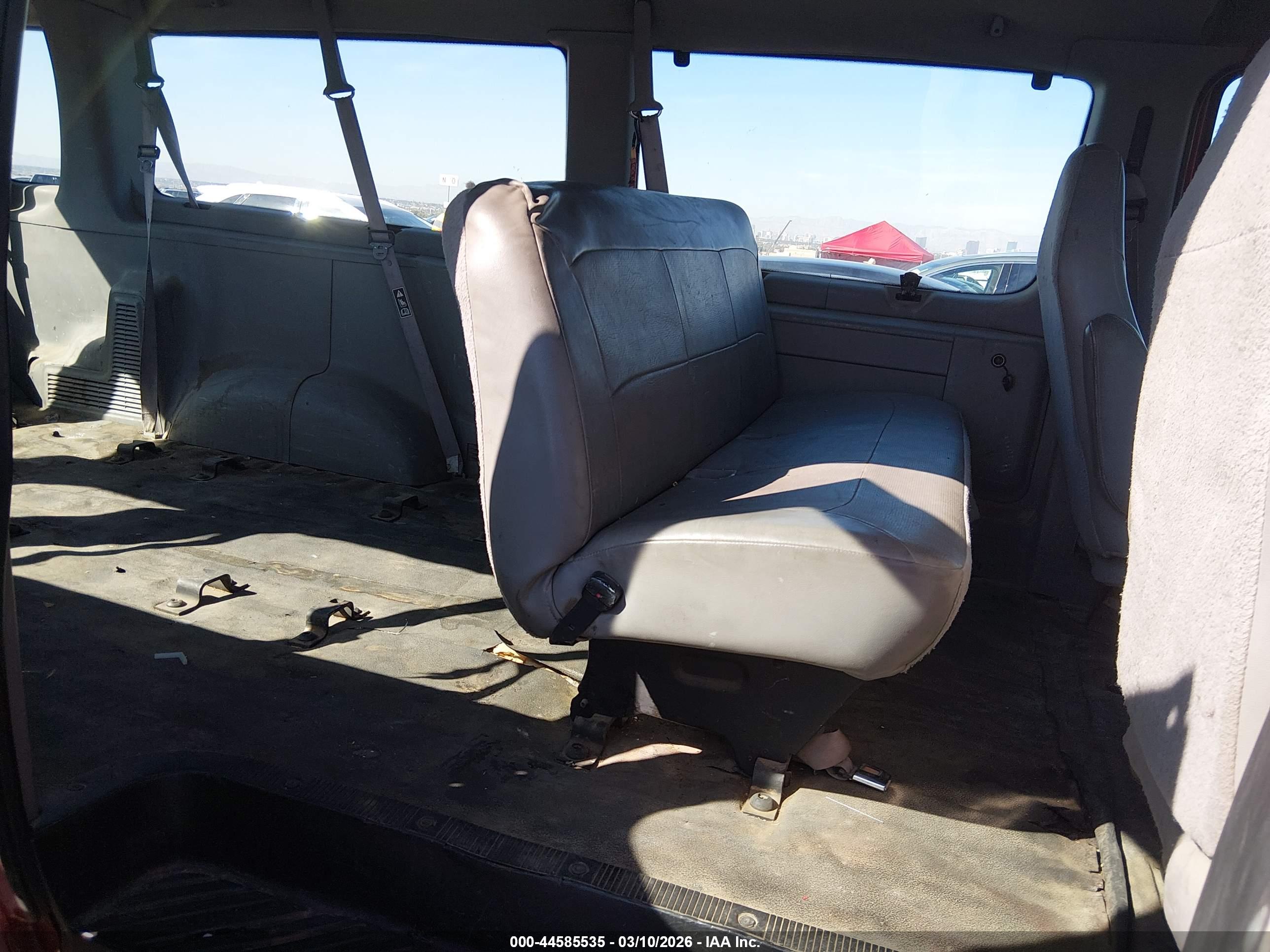 FORD E-350 image 8