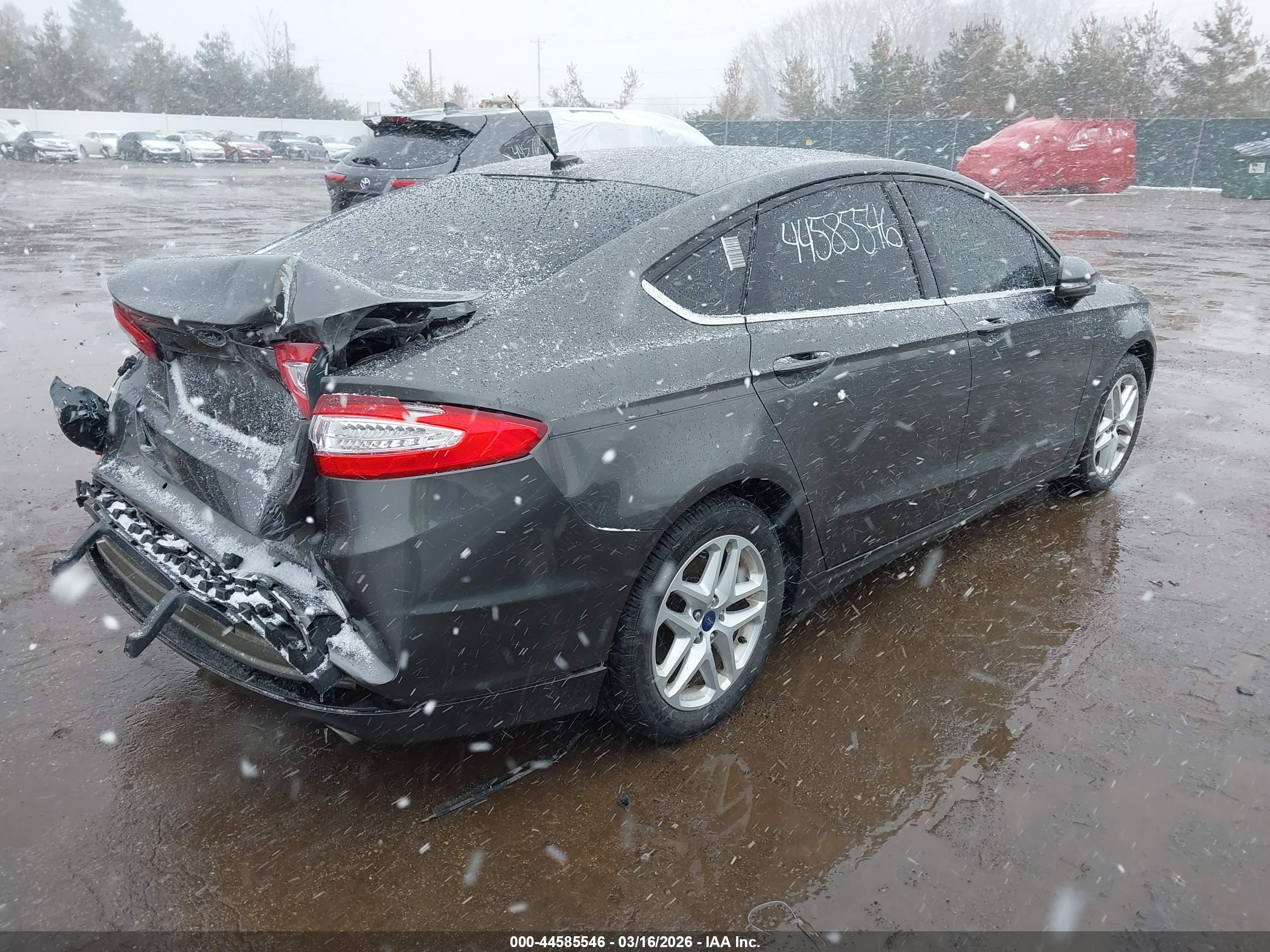 FORD FUSION image 4