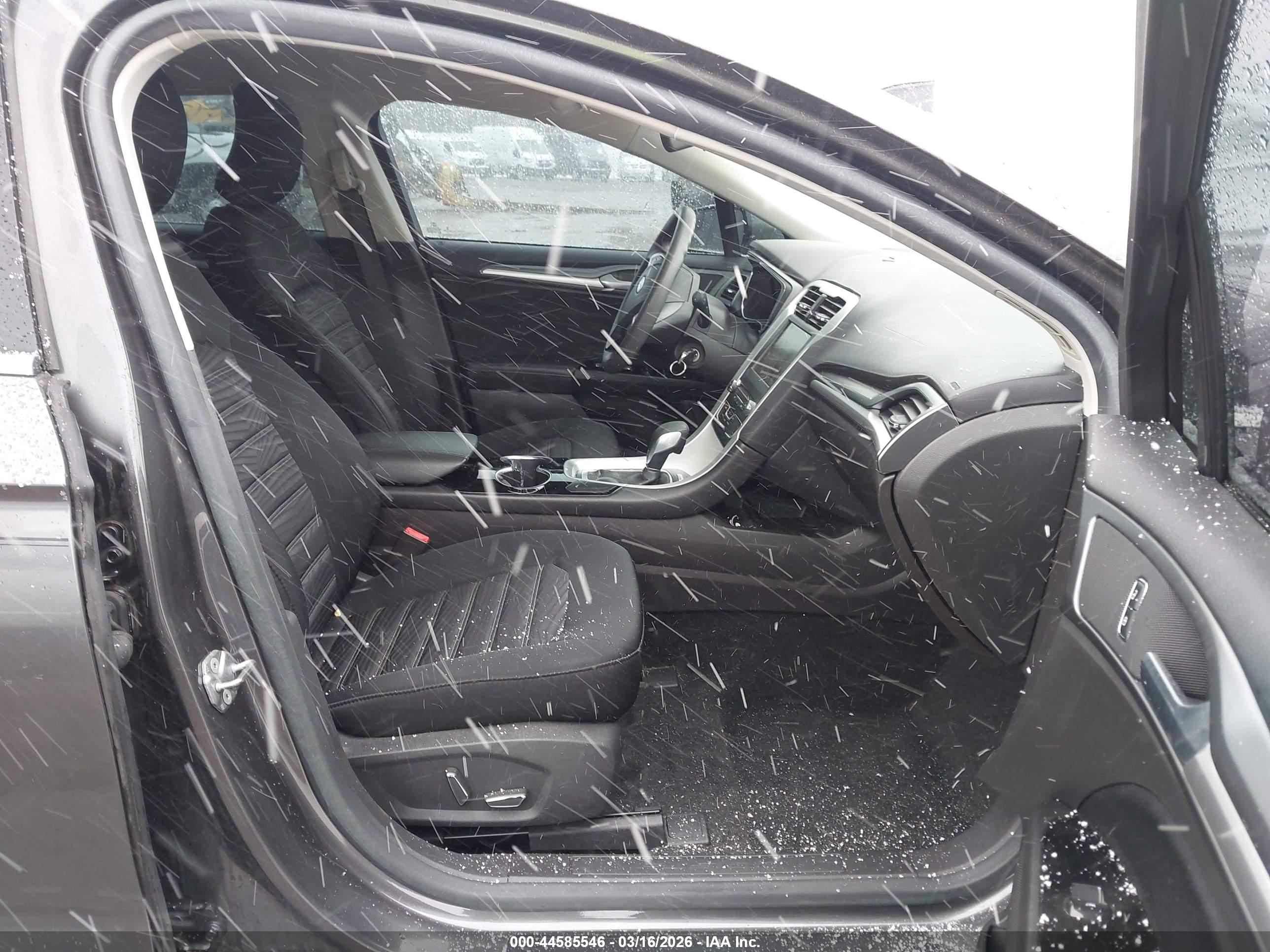 FORD FUSION image 5