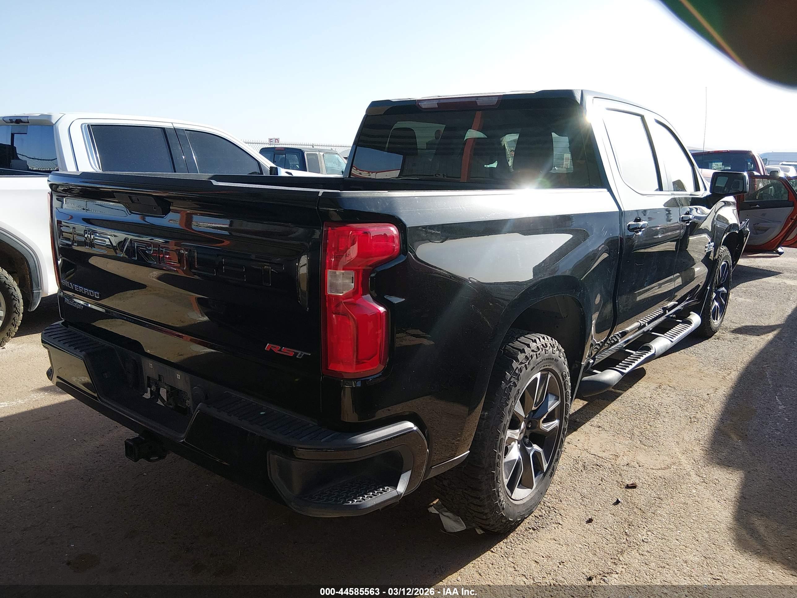 CHEVROLET SILVERADO image 4