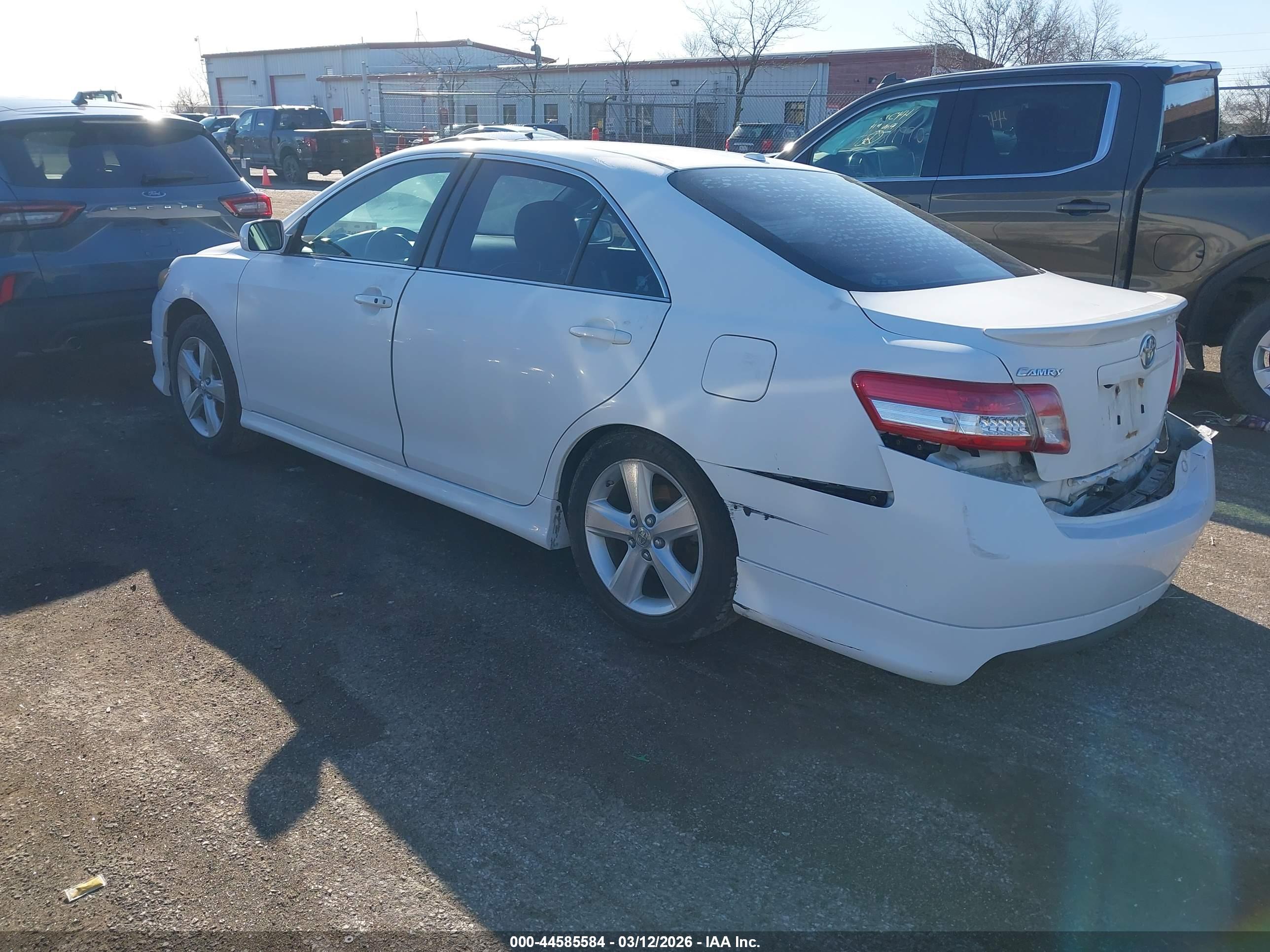 TOYOTA CAMRY image 3