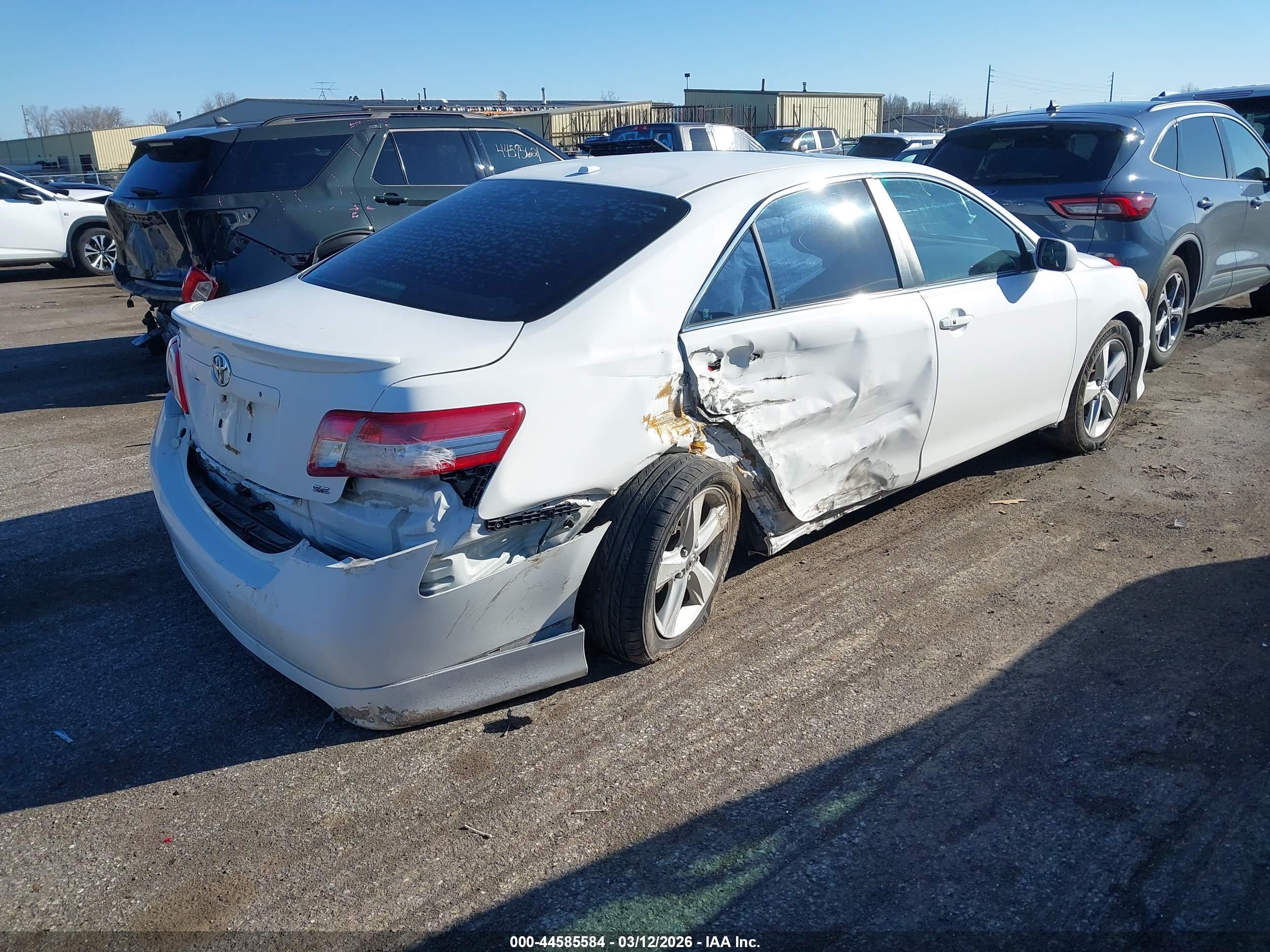 TOYOTA CAMRY image 4