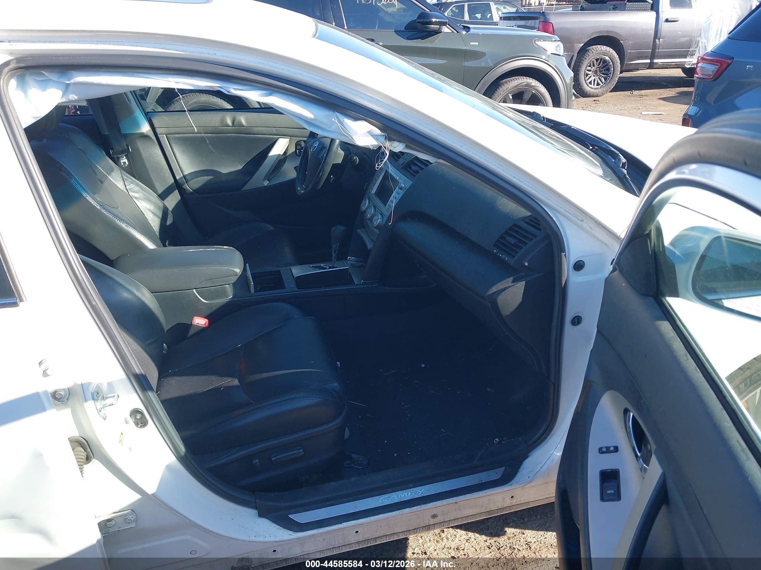 TOYOTA CAMRY image 5