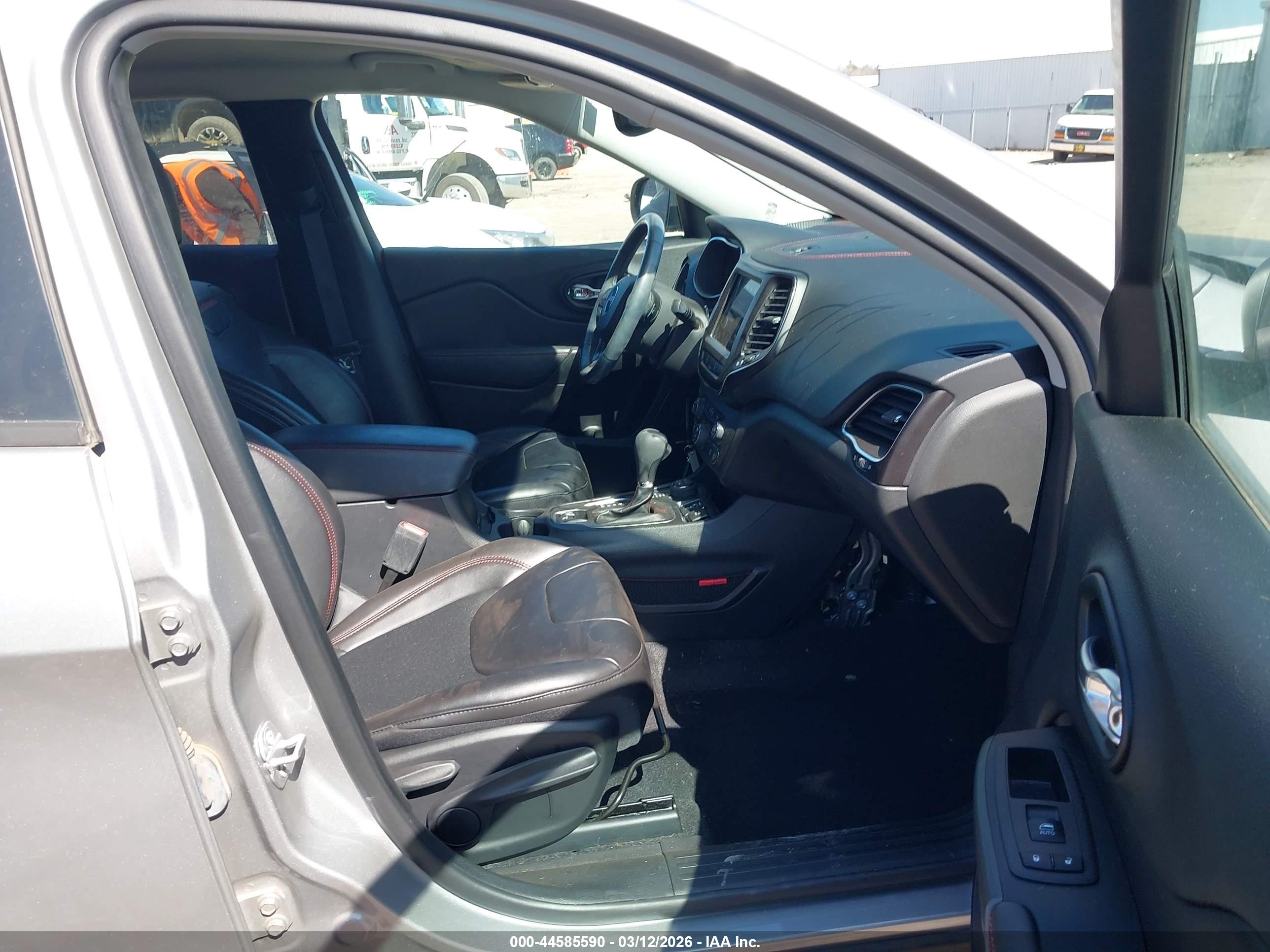 JEEP CHEROKEE image 5