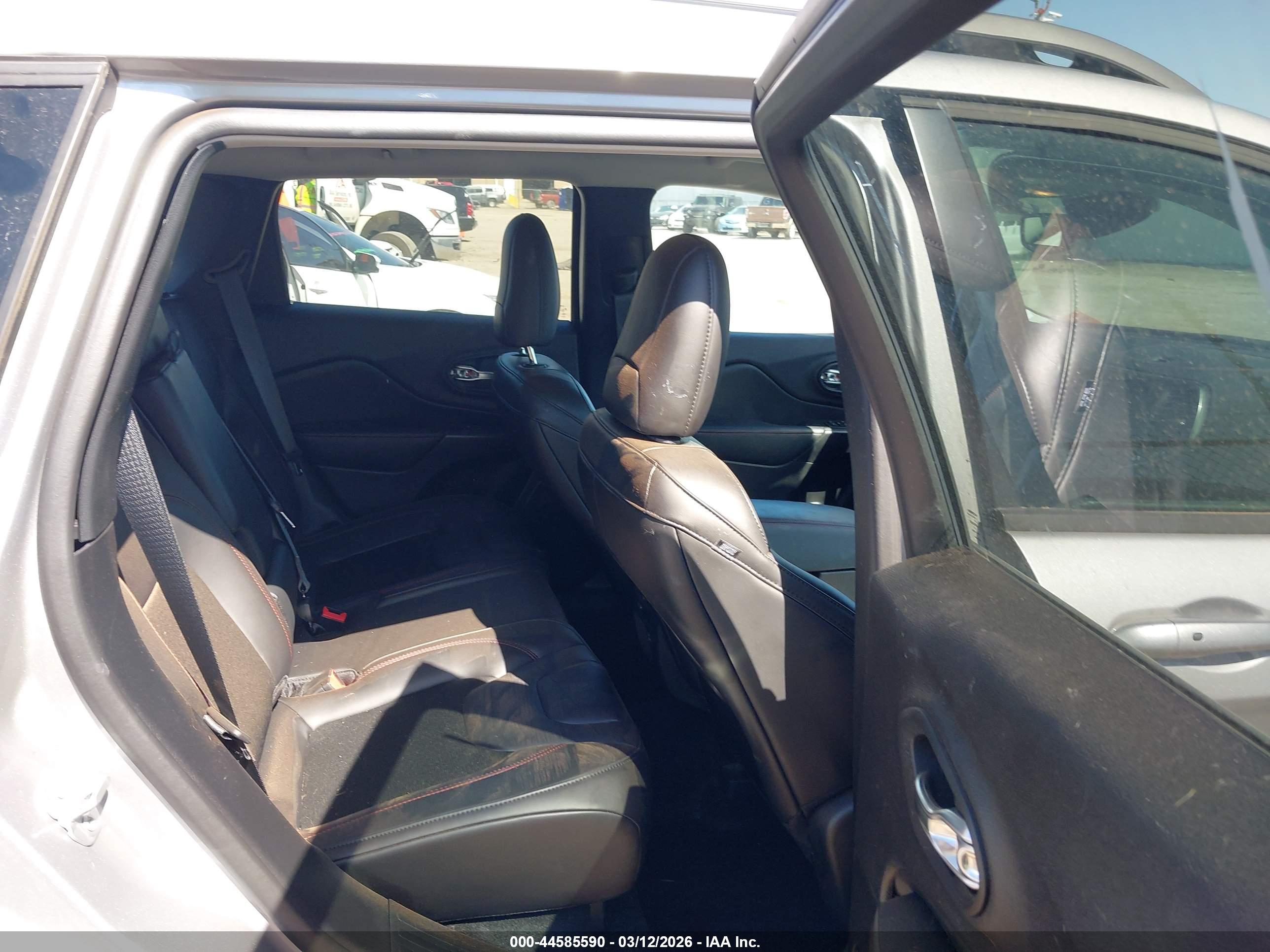 JEEP CHEROKEE image 8
