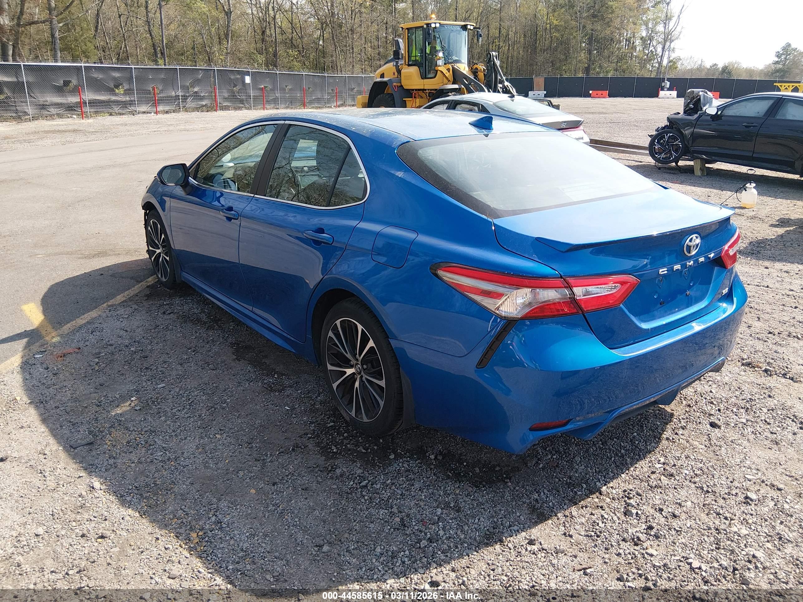 TOYOTA CAMRY image 3