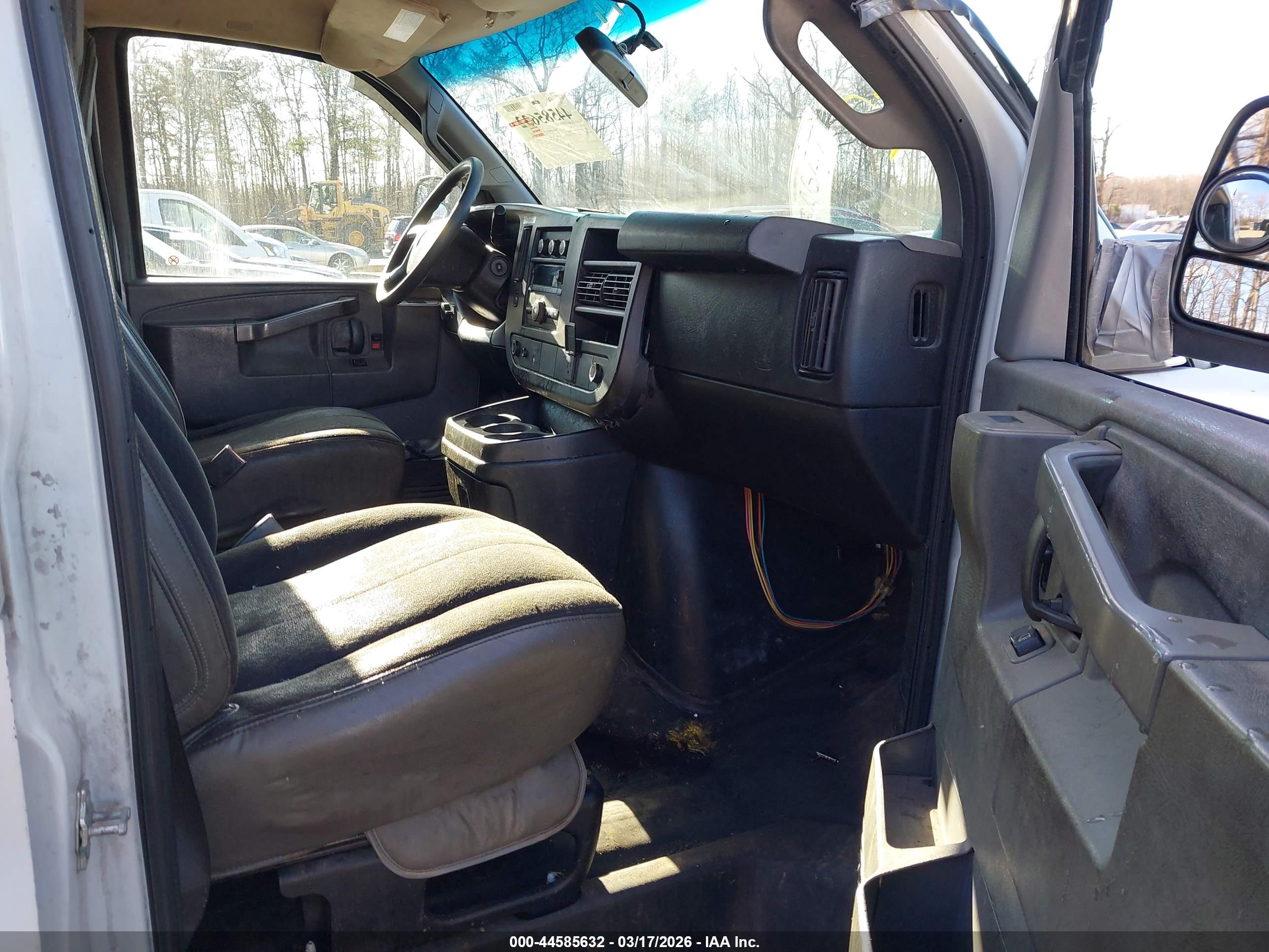 GMC SAVANA image 5