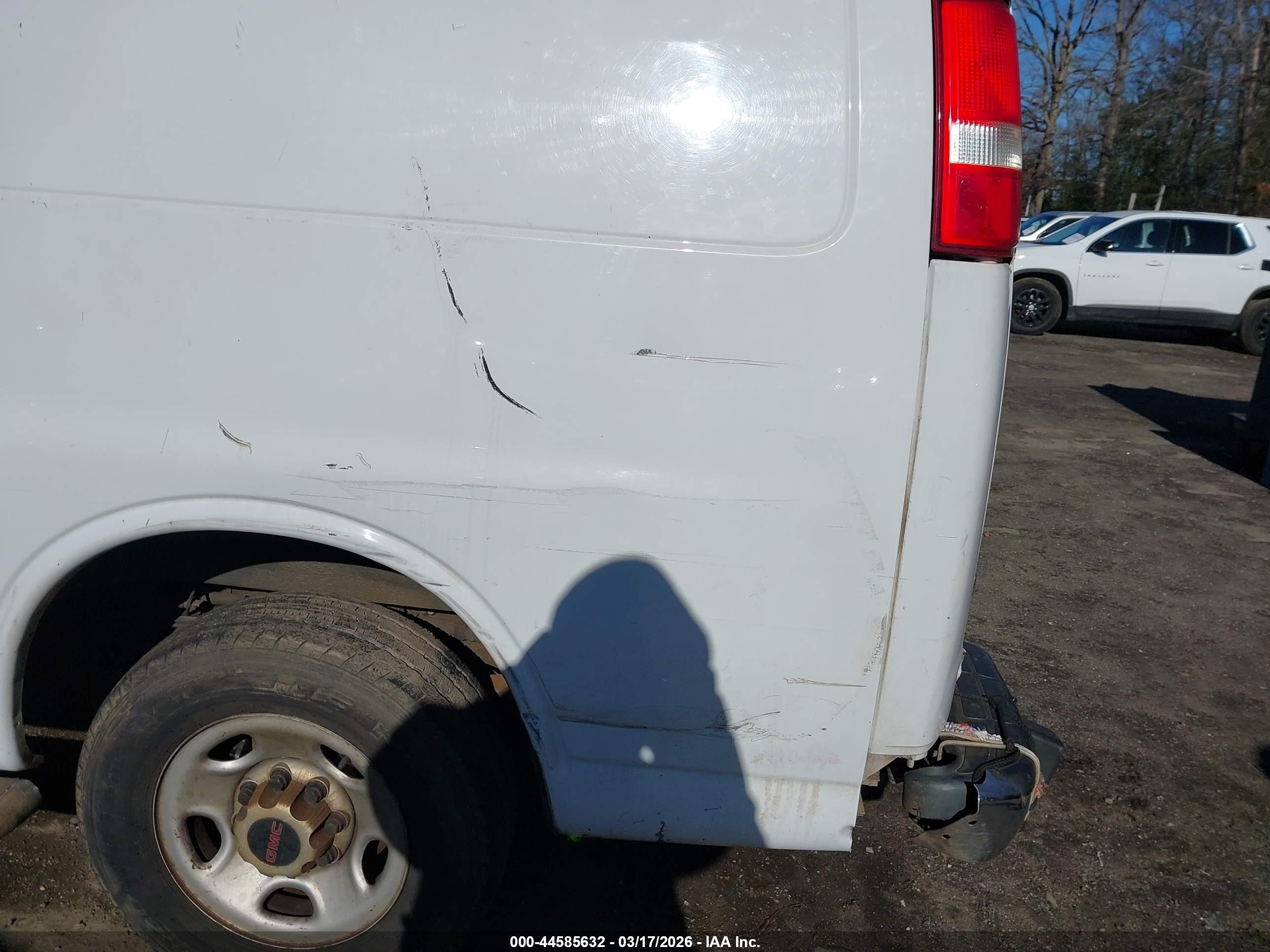 GMC SAVANA image 6