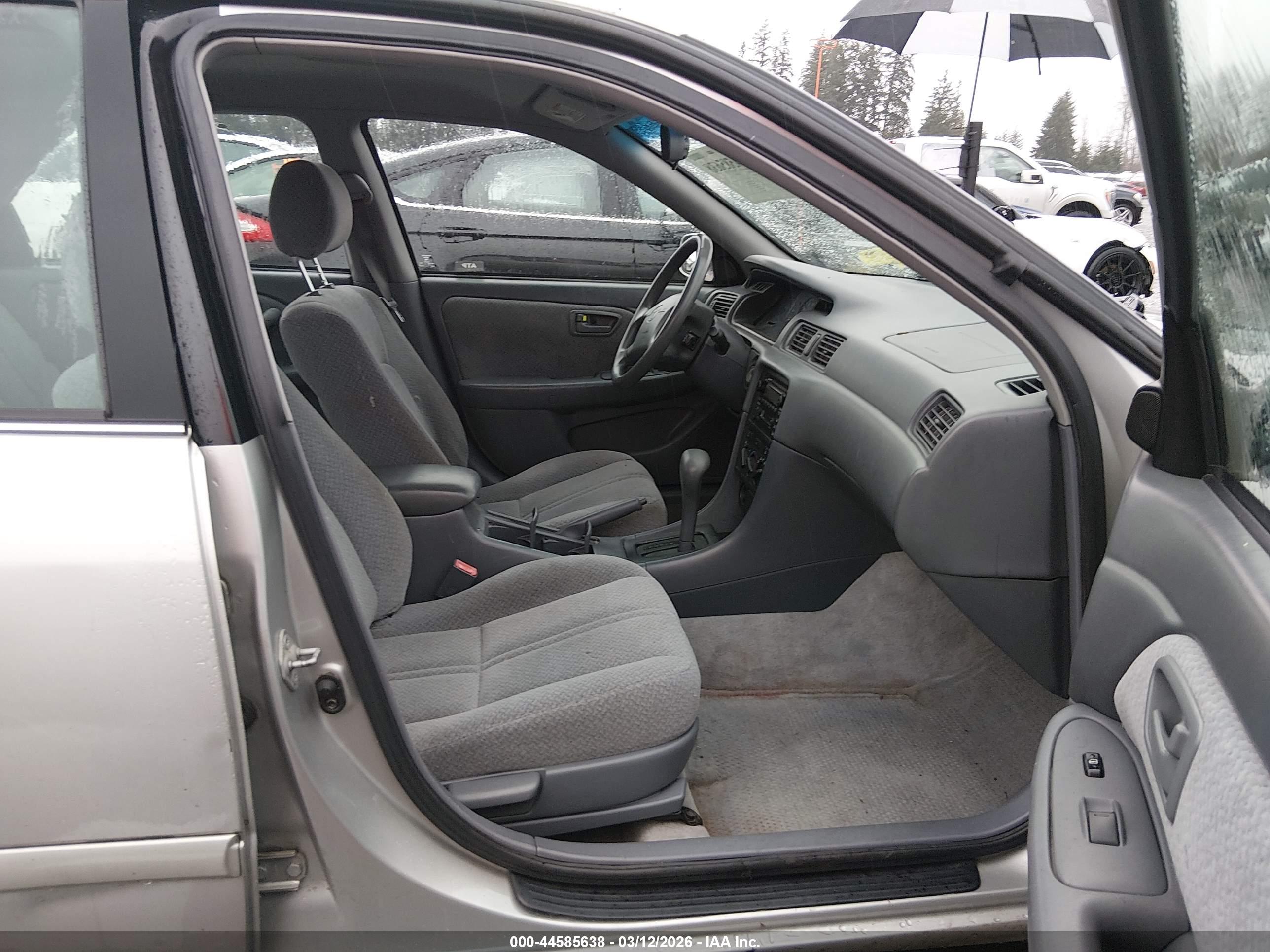 TOYOTA CAMRY image 5